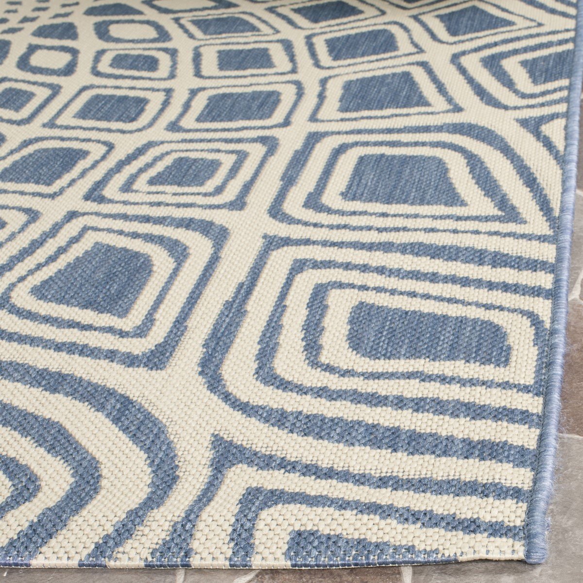 Stylish and Durable Power Loomed Courtyard Rug Made of Polypropylene for Both Modern Indoor and Outdoor Areas