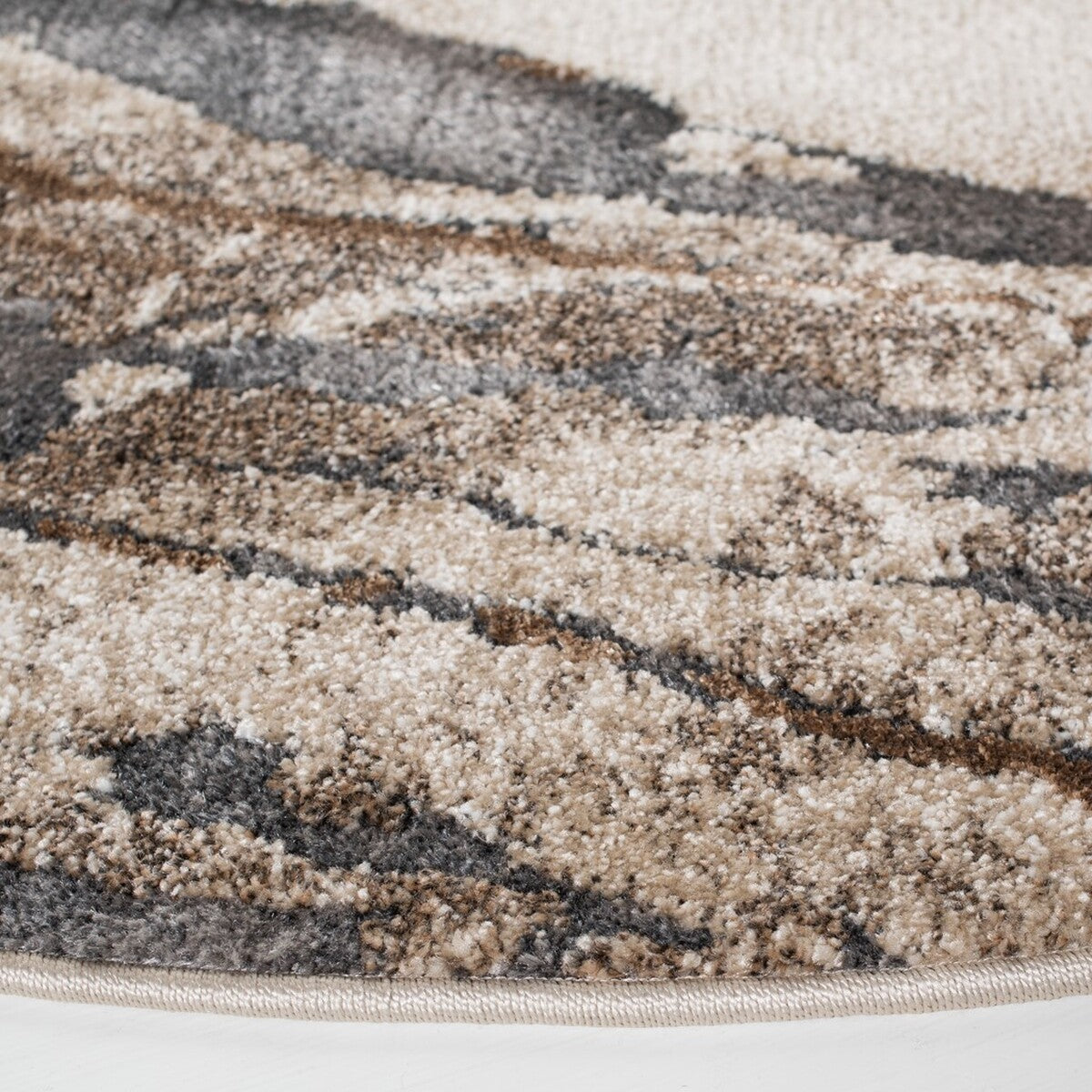 Stylish Pacific Contemporary Area Rug: Power Loomed Blend of Polypropylene & Polyester for Modern Homes