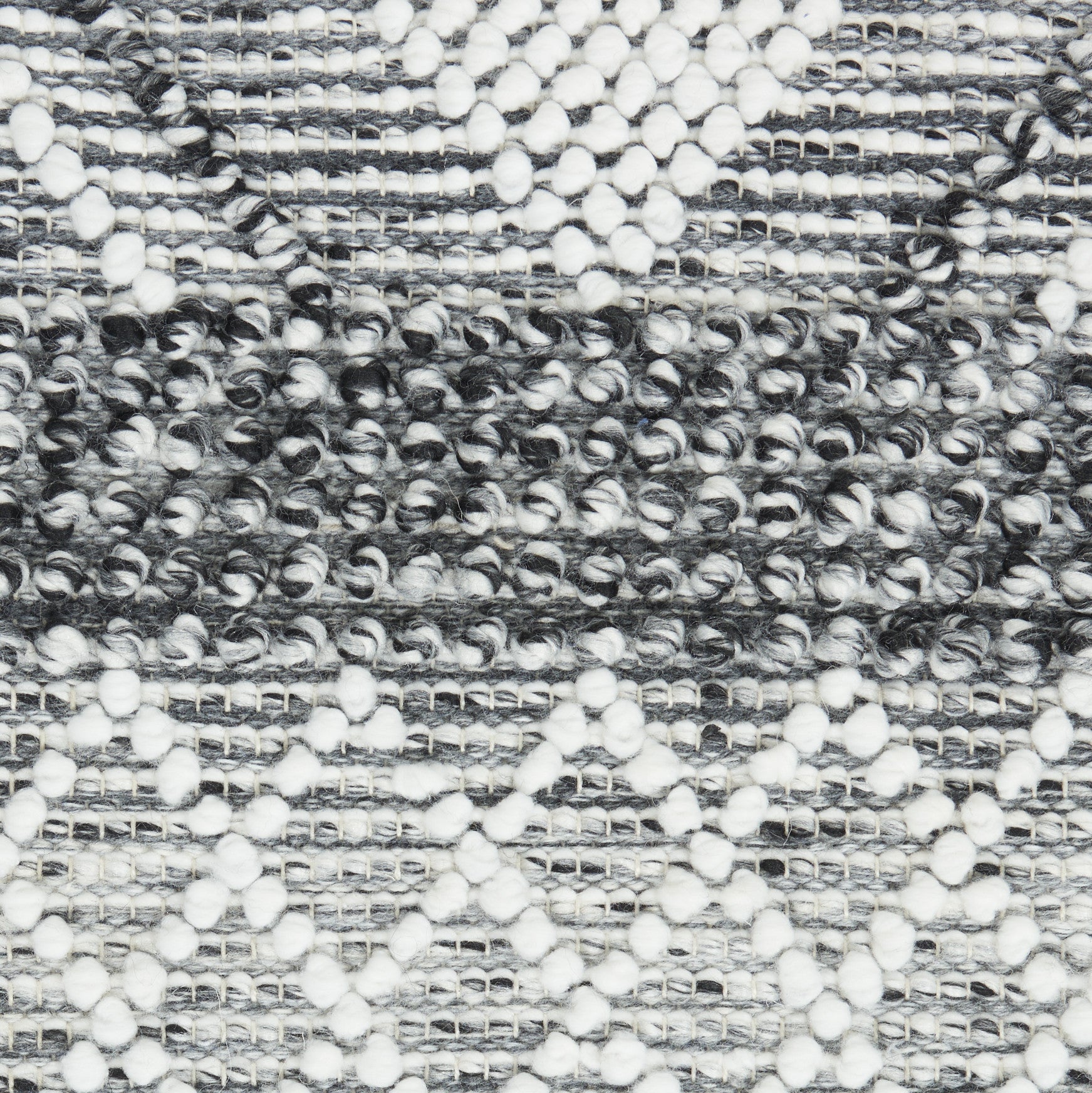Stylish 4' x 6' Gray and Ivory Geometric Hand-Woven Area Rug with Fringe for Cozy Spaces