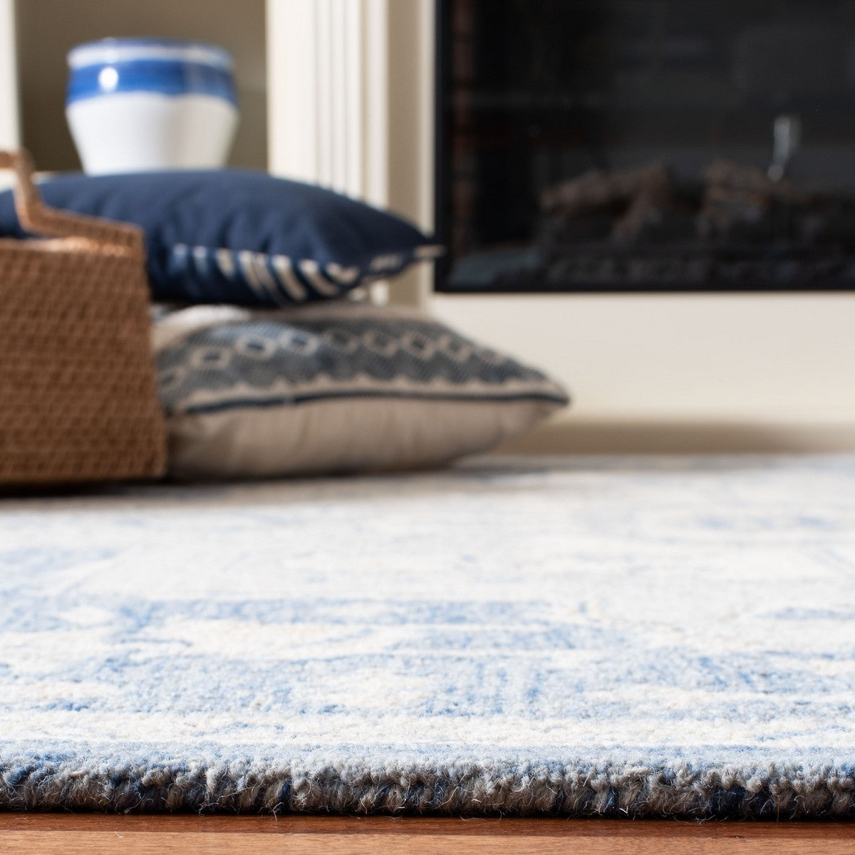 Exquisite Hand - Tufted Micro Loop 503 Wool and Cotton Traditional Area Rug for Enduringly Elegant Spaces