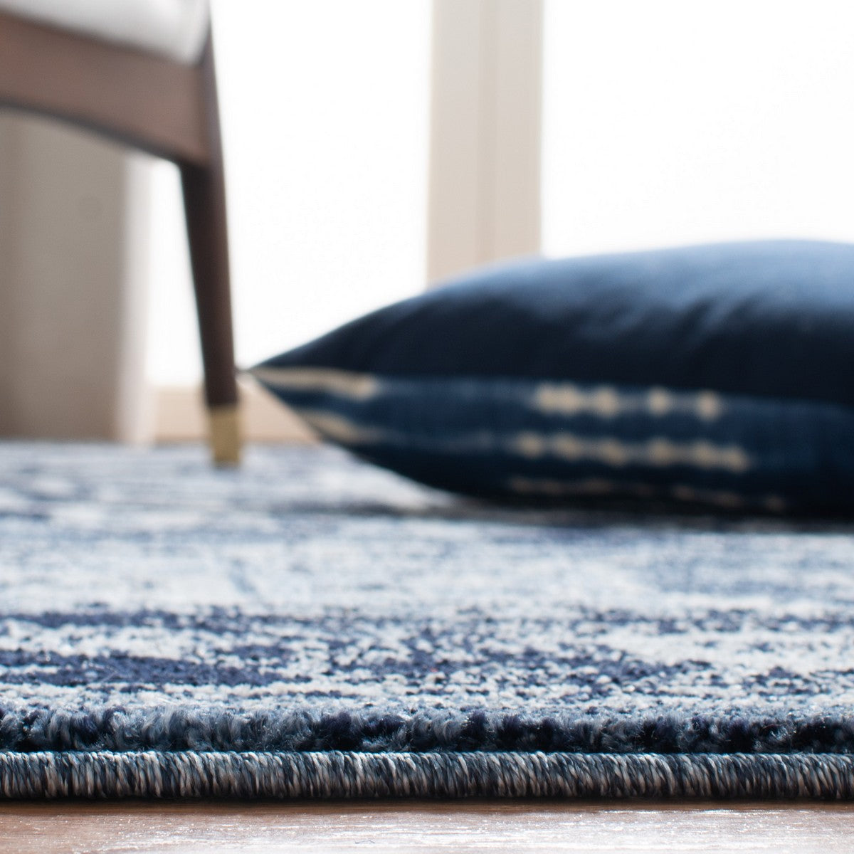 Charleston Traditional Area Rug - Power Loomed, Luxurious Blend of Polypropylene and Jute for Any Indoor Space