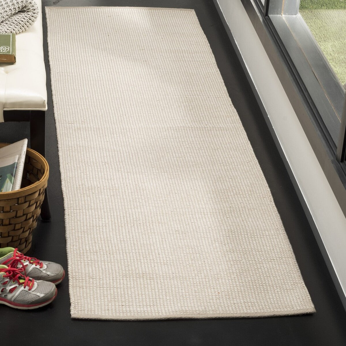 Exquisite Hand - Woven Cotton Floor Rug from India: A Timeless and Elegant Addition for Home Decor and Comfort