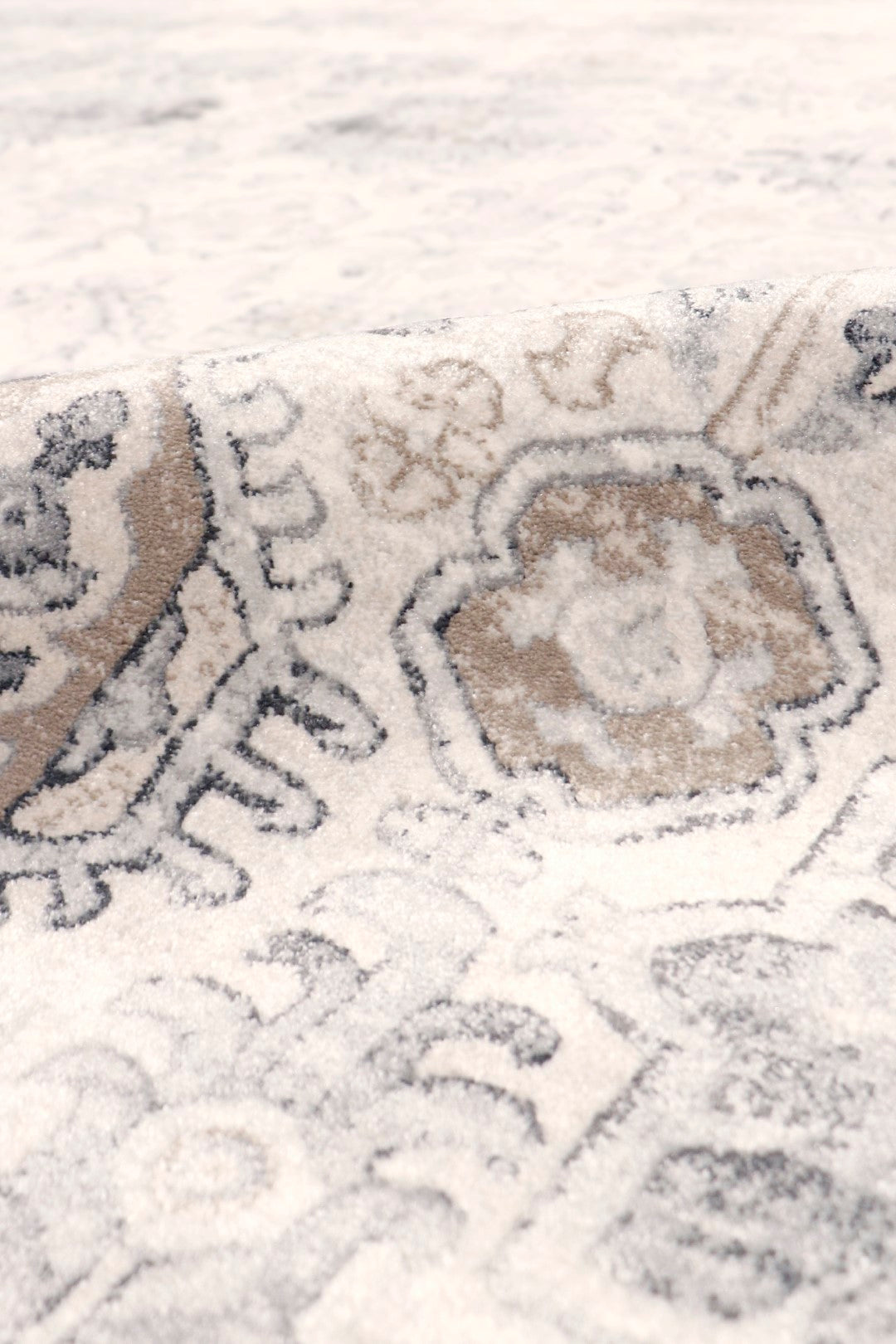 Amadeus Design Ultra-Luxurious Power Loomed Area Rug Featuring a Stunning Blend of Traditional Style and Modern Elegance