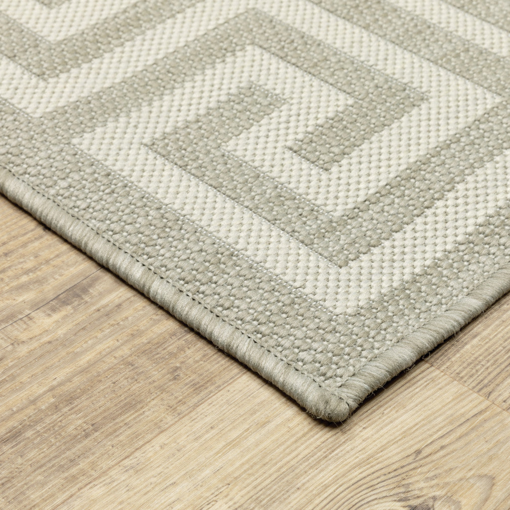 Stylish Grey and Ivory Stain-Resistant Outdoor Indoor Area Rug, 7x9 ft