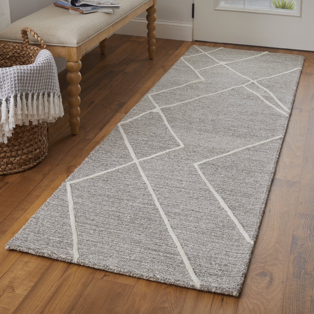 Exquisite Hand-Tufted Wool Rug with Stunning Abstract Design for Elegant Spaces