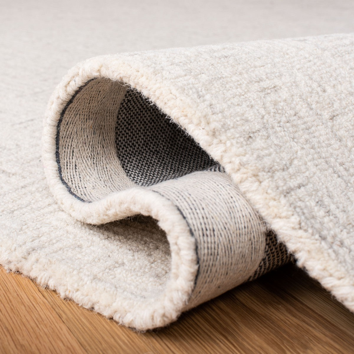 Luxurious Indian-Made Hand Tufted 100% Wool Pile Micro-Loop Rug for Any Space