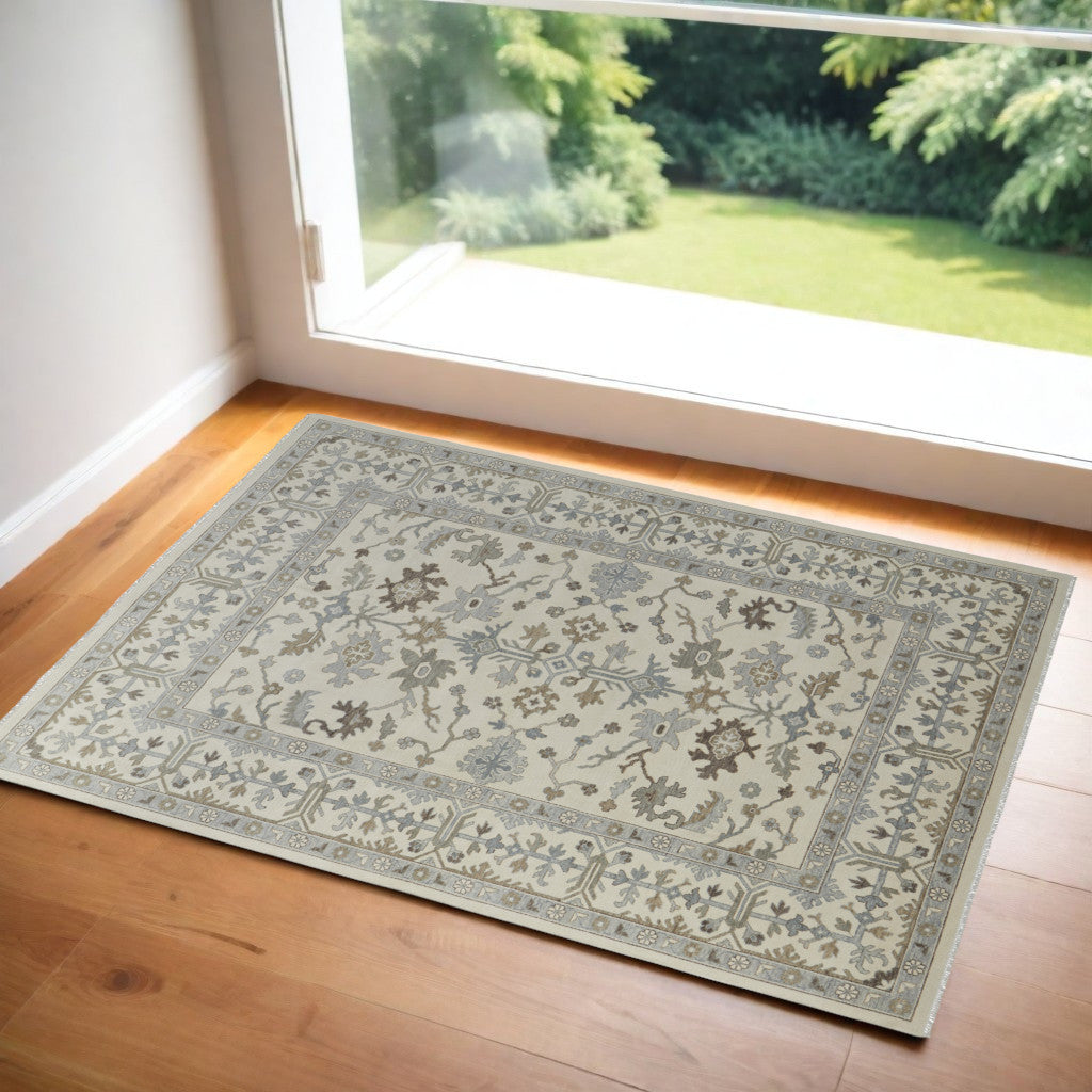 Exquisite Hand-Knotted Wool Floral Area Rug with Fringe - Stain-Resistant Design for Elegant and Stylish Living Spaces