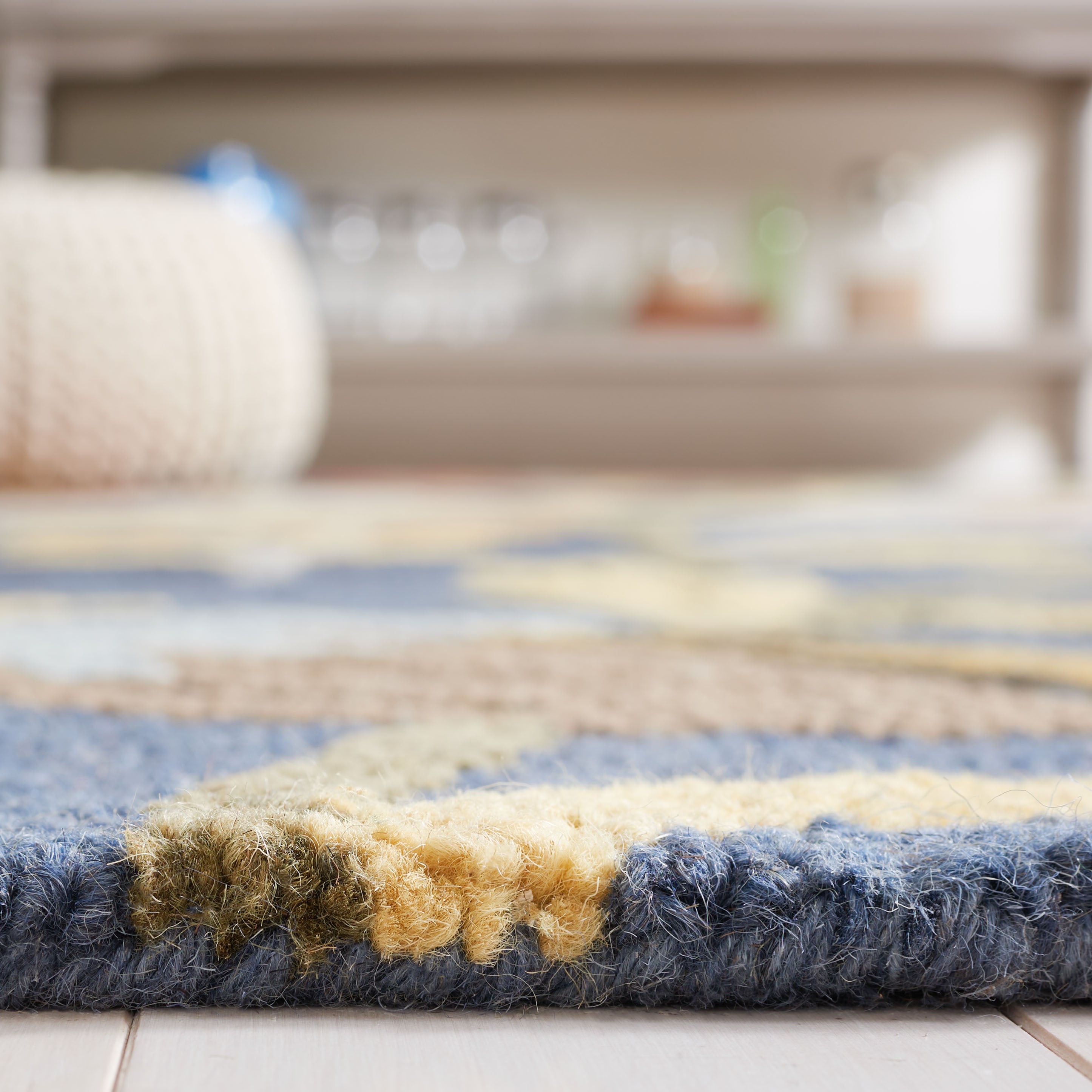 Exquisite Hand-Tufted Blossoming Floral Rug Crafted from a Luxurious Blend of Wool and Cotton for Stunning Home Decor Makeovers