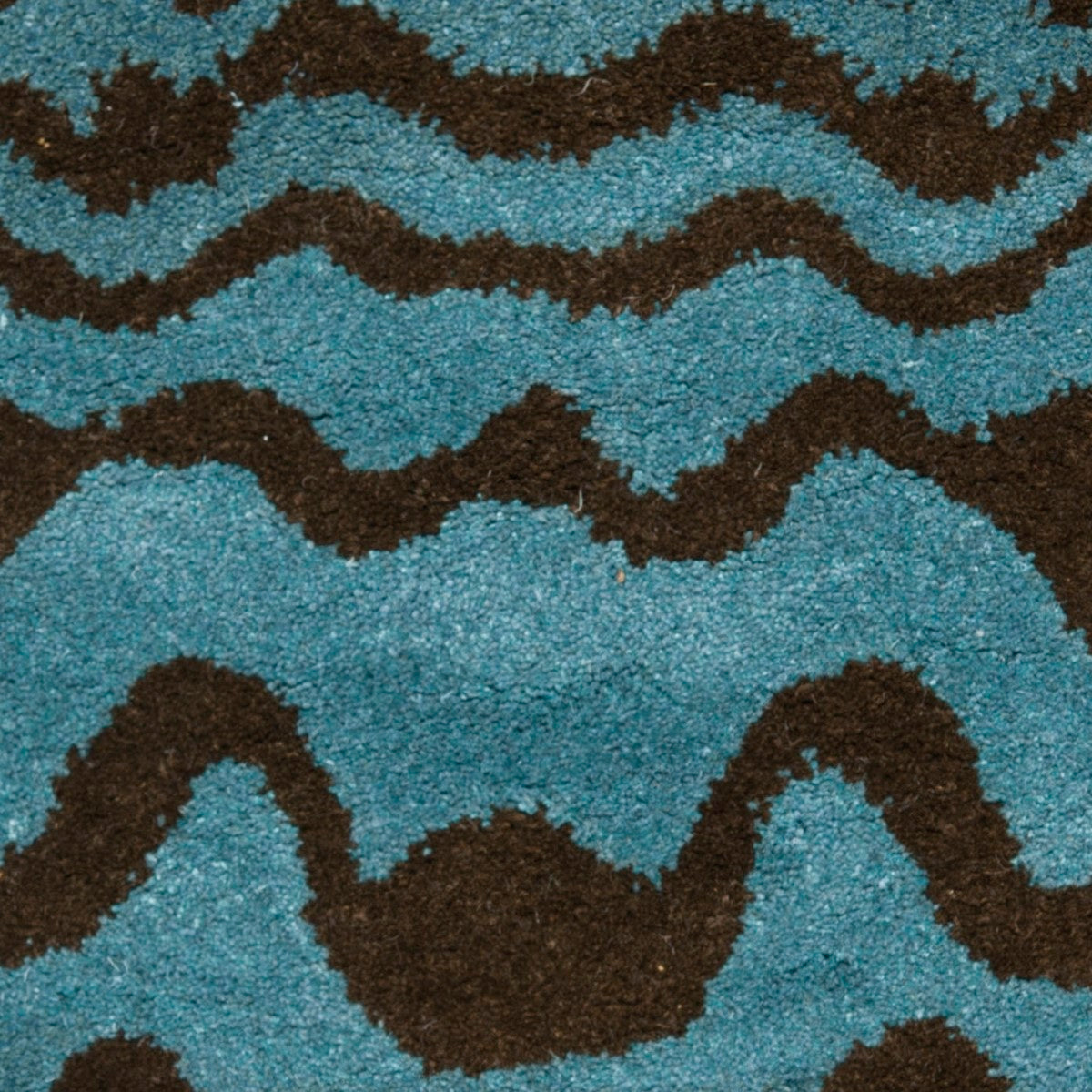 Elegant Transitional Soho Hand - Tufted Wool & Viscose Rug for Modern and Traditional Homes