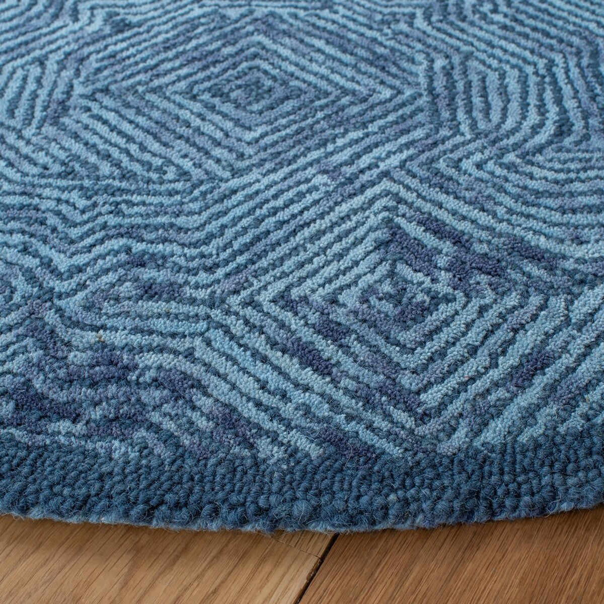 Elegant Hand - Tufted Wool Ikat 506 Rug for Luxury Home Comfort and Decor