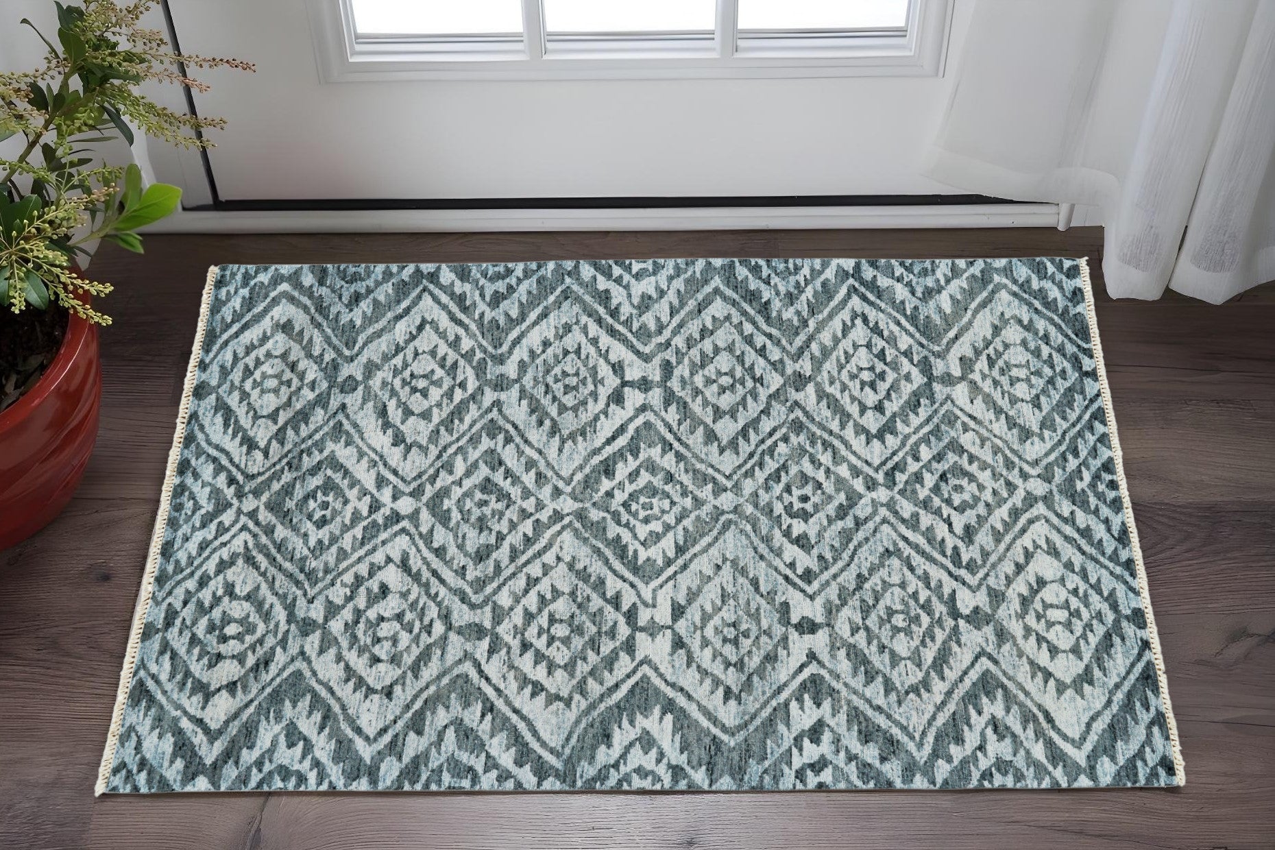 Exquisite Hand Knotted Southwestern Style Area Rug - A One-of-a-Kind Artisan-Crafted, Stain-Resistant Decorative Accent Piece