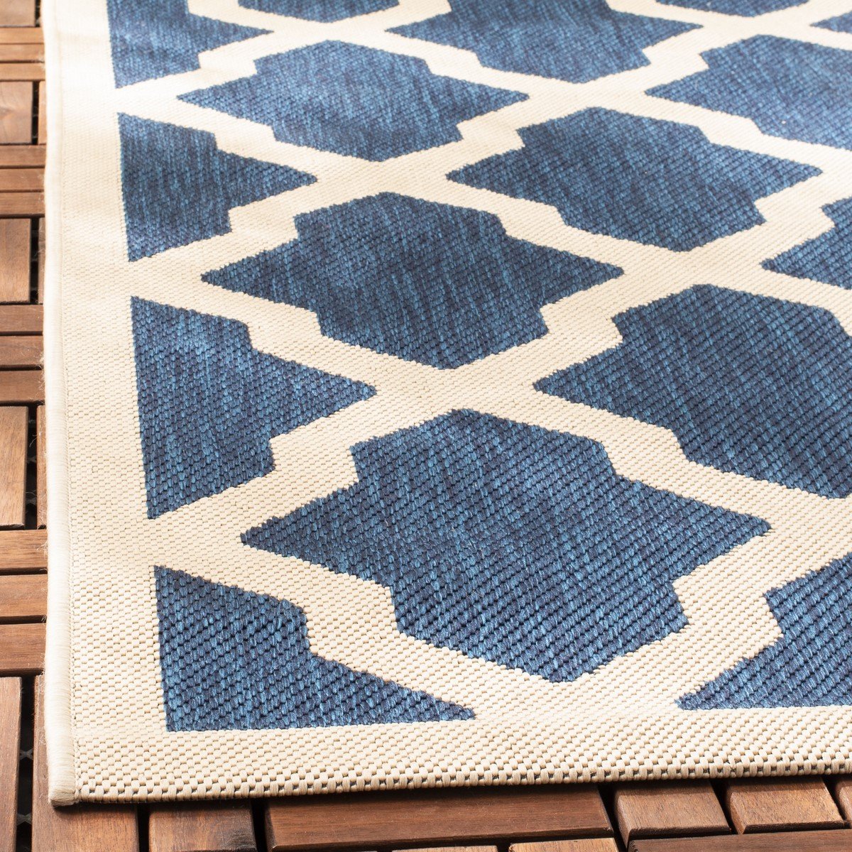 Durable Polypropylene Courtyard Power Loomed Rug for Stylish Indoor and Outdoor Use
