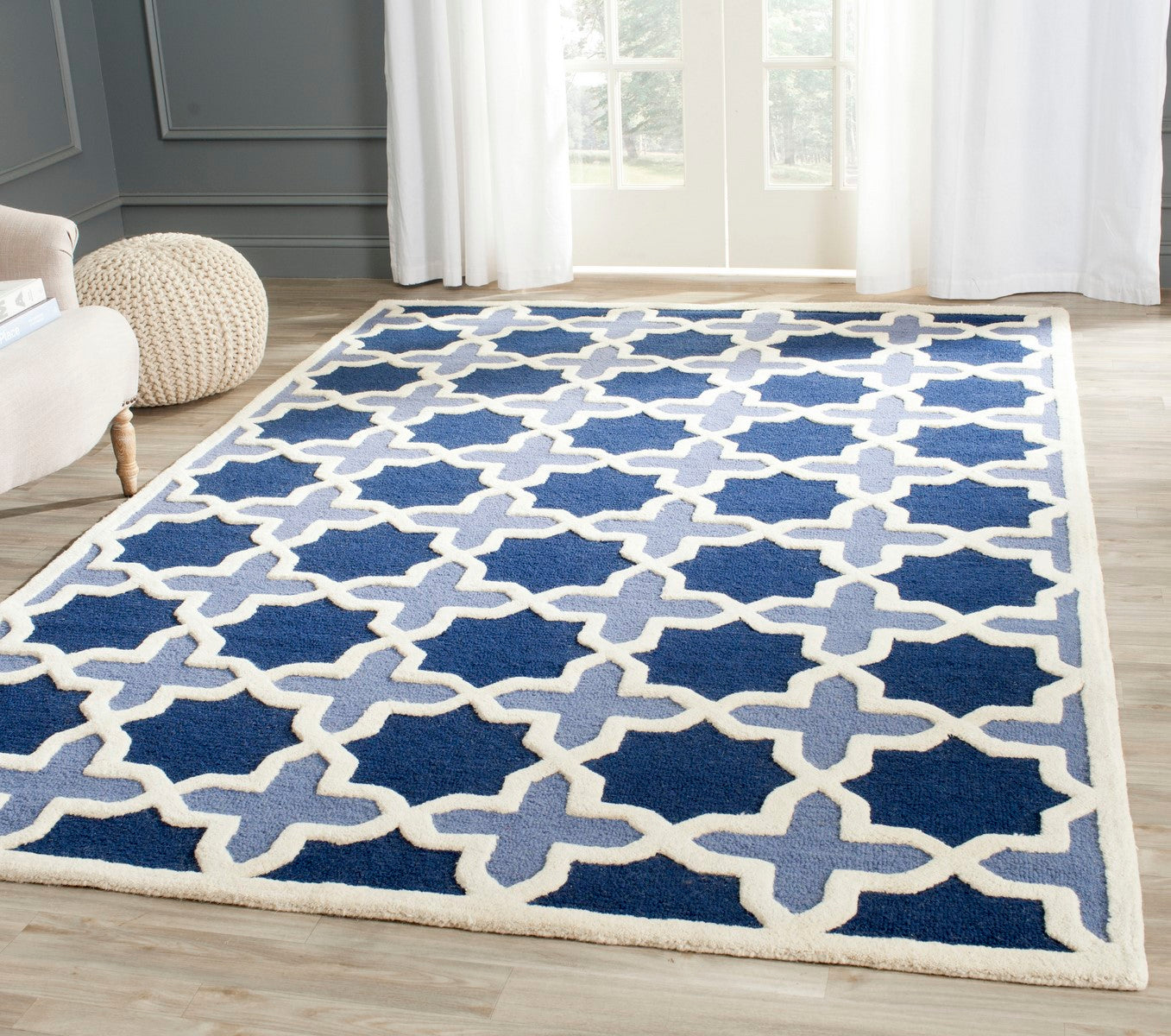 Safavieh Cambridge Hand-Tufted Wool Area Rug: Enhance Your Home Decor with Timeless Design and Luxurious Comfort