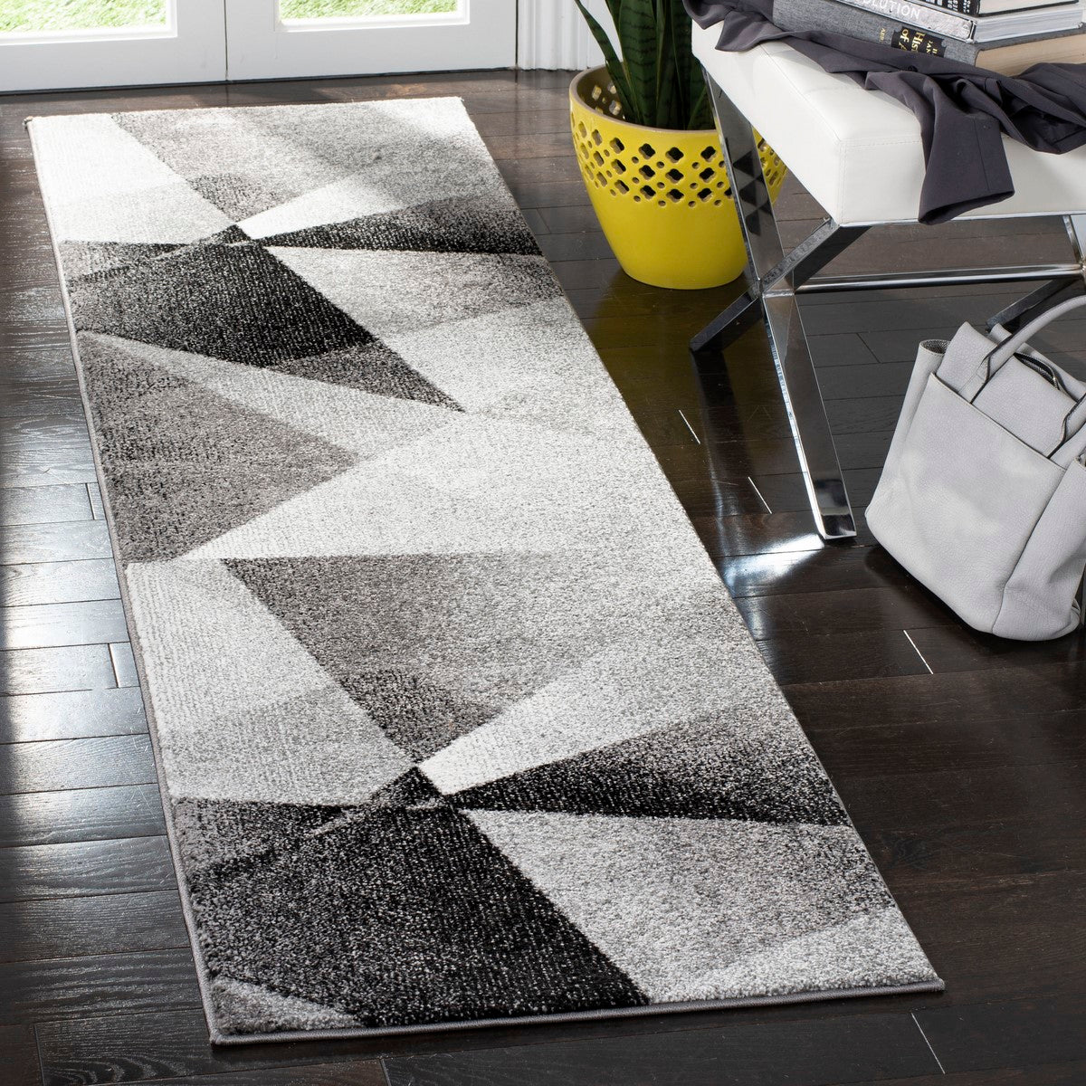Porcello Power Loomed Luxury Area Rug - Exquisite Polypropylene Design Featuring Soft Pile Height for Ultimate Comfort