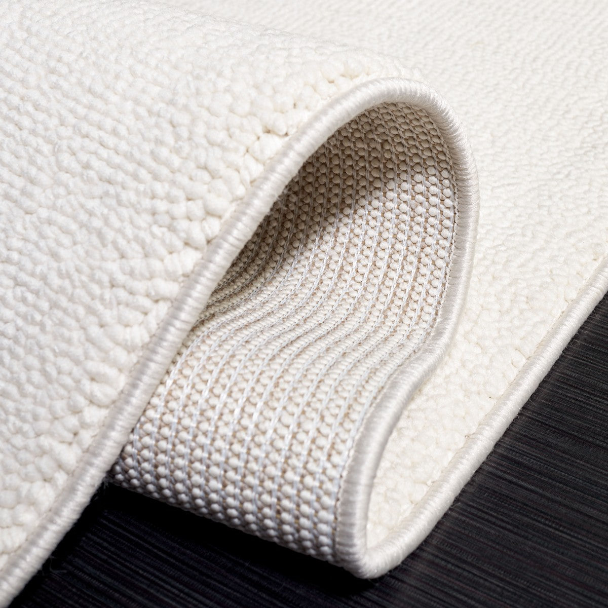River 600 Luxury Power-Loomed Rug: Elegant Solid & Tonal Design for Homes