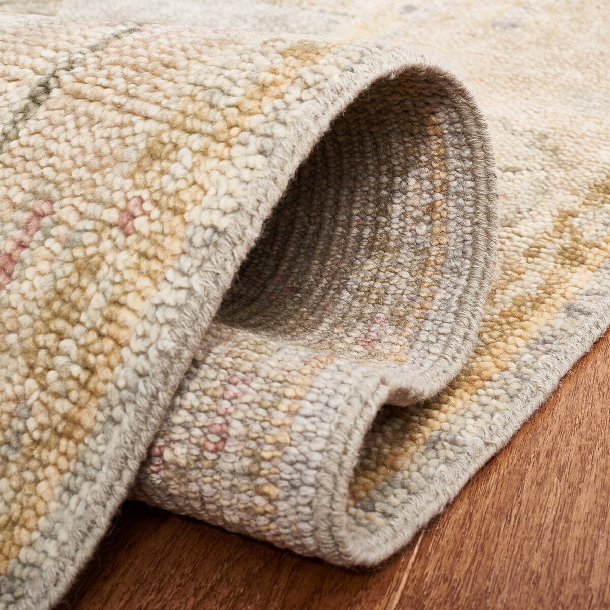 Traditional Indian Style Samarkand Hand - Knotted Wool Floor Rug with a Luxurious and Soft Texture