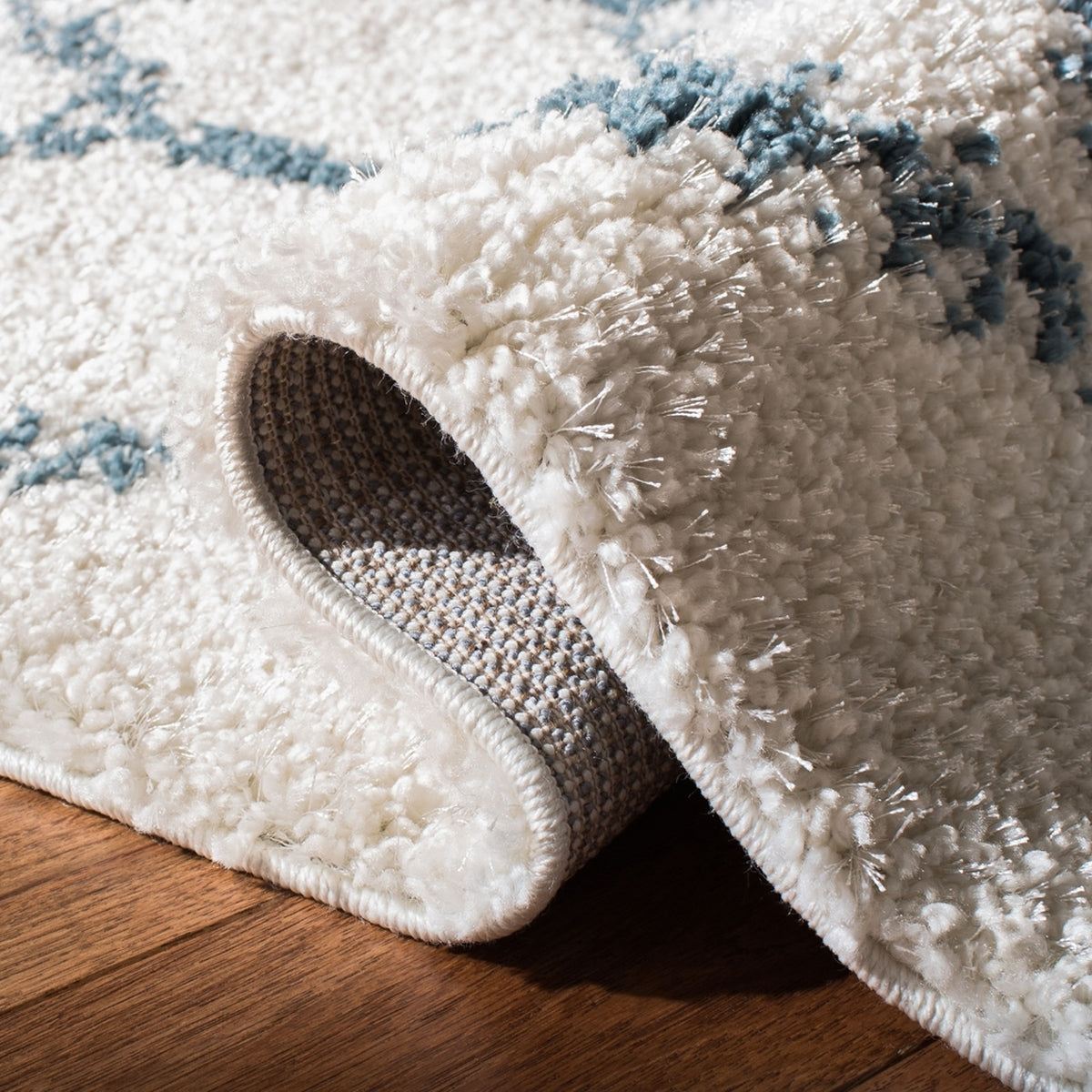 Luxurious Berber Power Loomed Rectangular Rug with Soft Pile and Durable Polypropylene - Polyester Fiber Blend