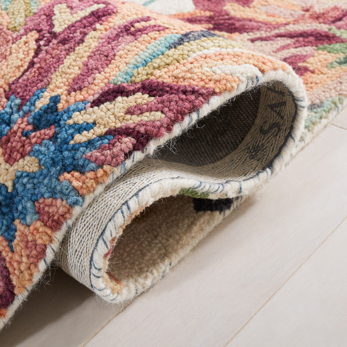Luxurious Hand-Tufted Floral Wool Blend Rug for Elegant and Stylish Home Decor