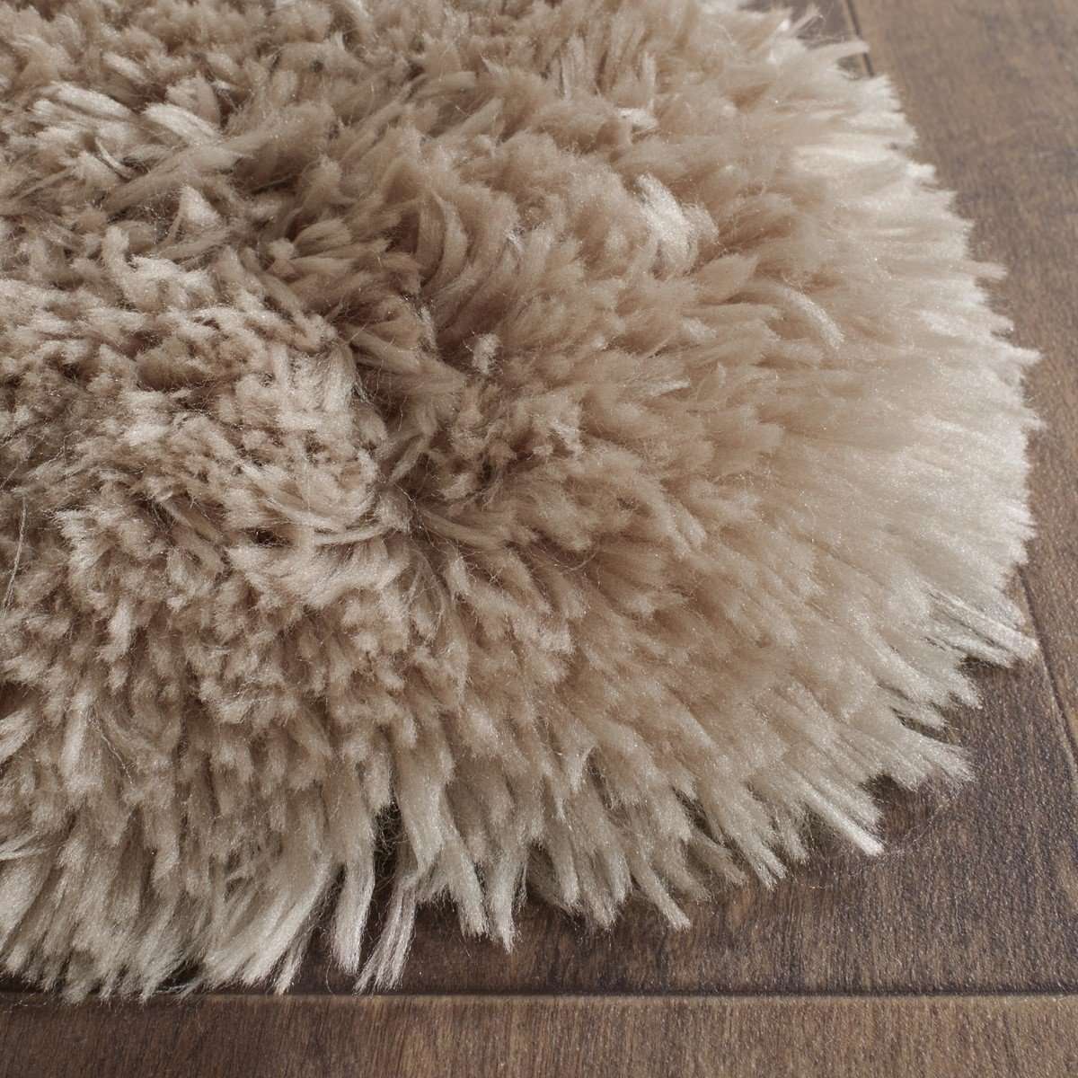 Safavieh Arctic Hand-Tufted Luxury Beige Shag Area Rug - Ideal Centerpiece for Rustic and Contemporary Interior Decor