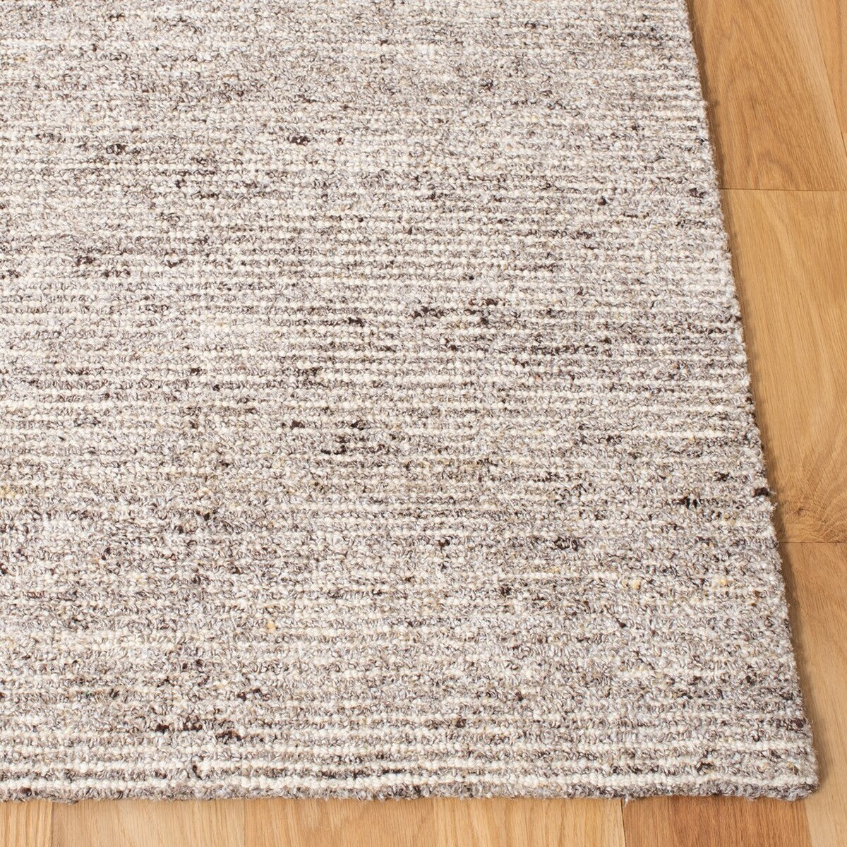 Himalaya Luxury Hand-Tufted Contemporary Floor Rug Made from a Blend of Viscose and Wool, Skillfully Crafted in India