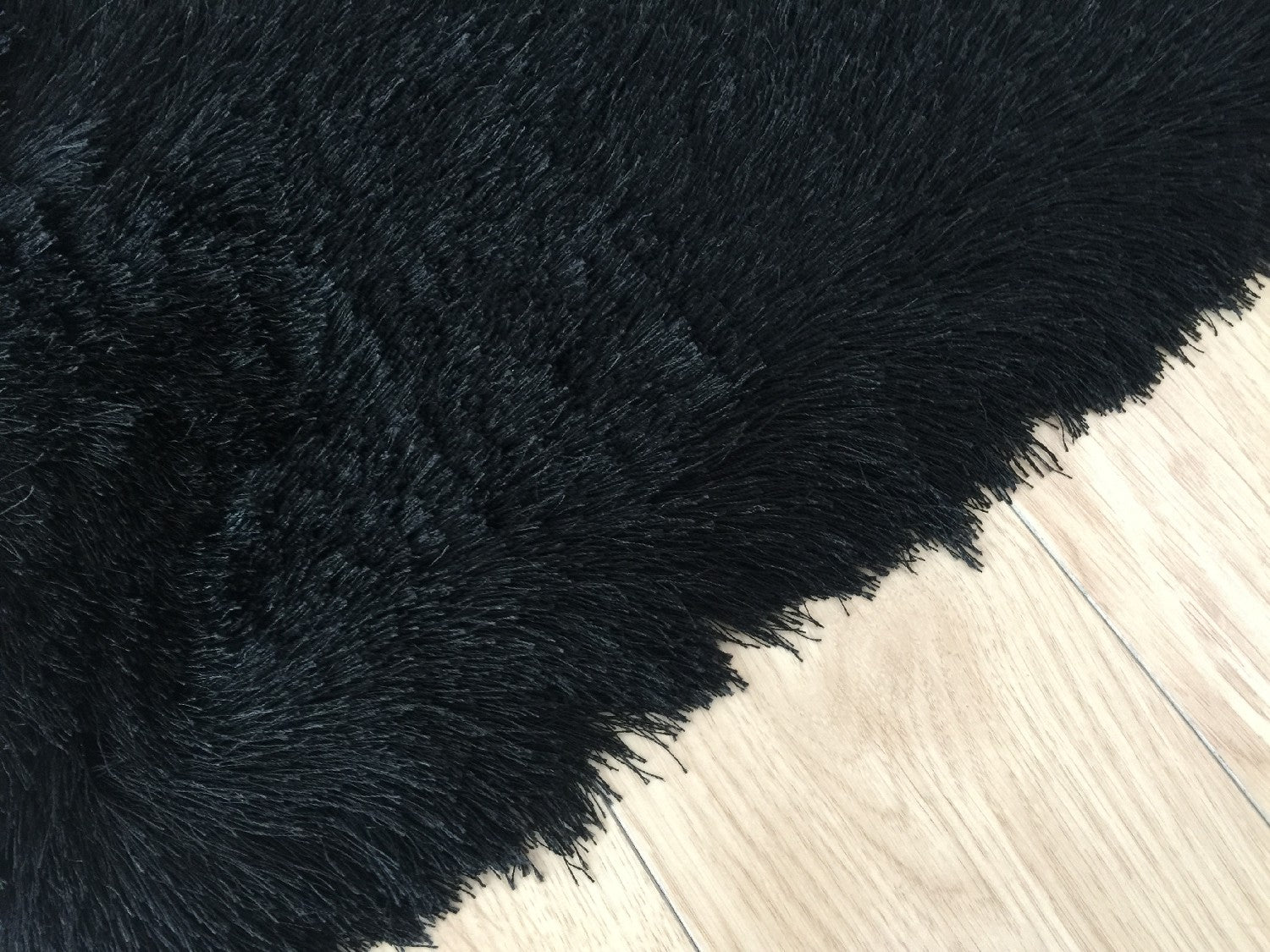 Exquisite Hand-Tufted Black Shag Rectangle Area Rug for Contemporary Elegance and Cozy Comfort in Your Living Space