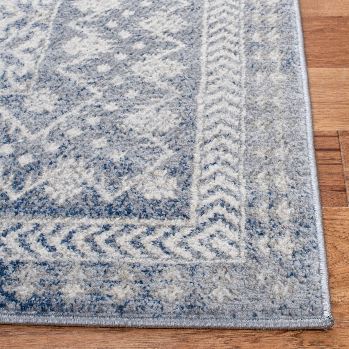 Brentwood Power Loomed Transitional Area Rug - Chic Blend of 60% Polypropylene and 40% Jute for Contemporary Interior Decor