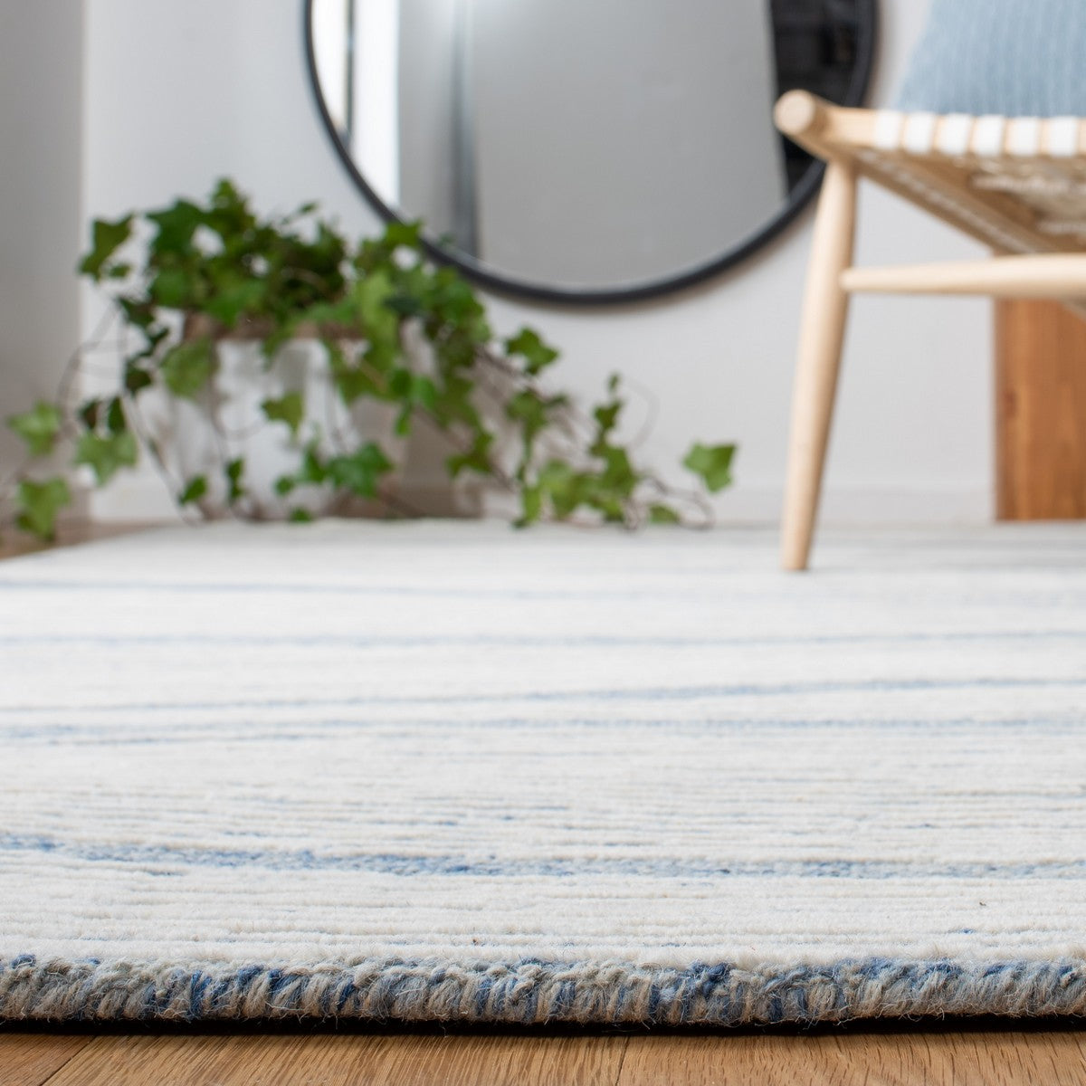 Luxurious Indian Hand - Tufted Wool & Cotton Area Rug for Elegant Spaces
