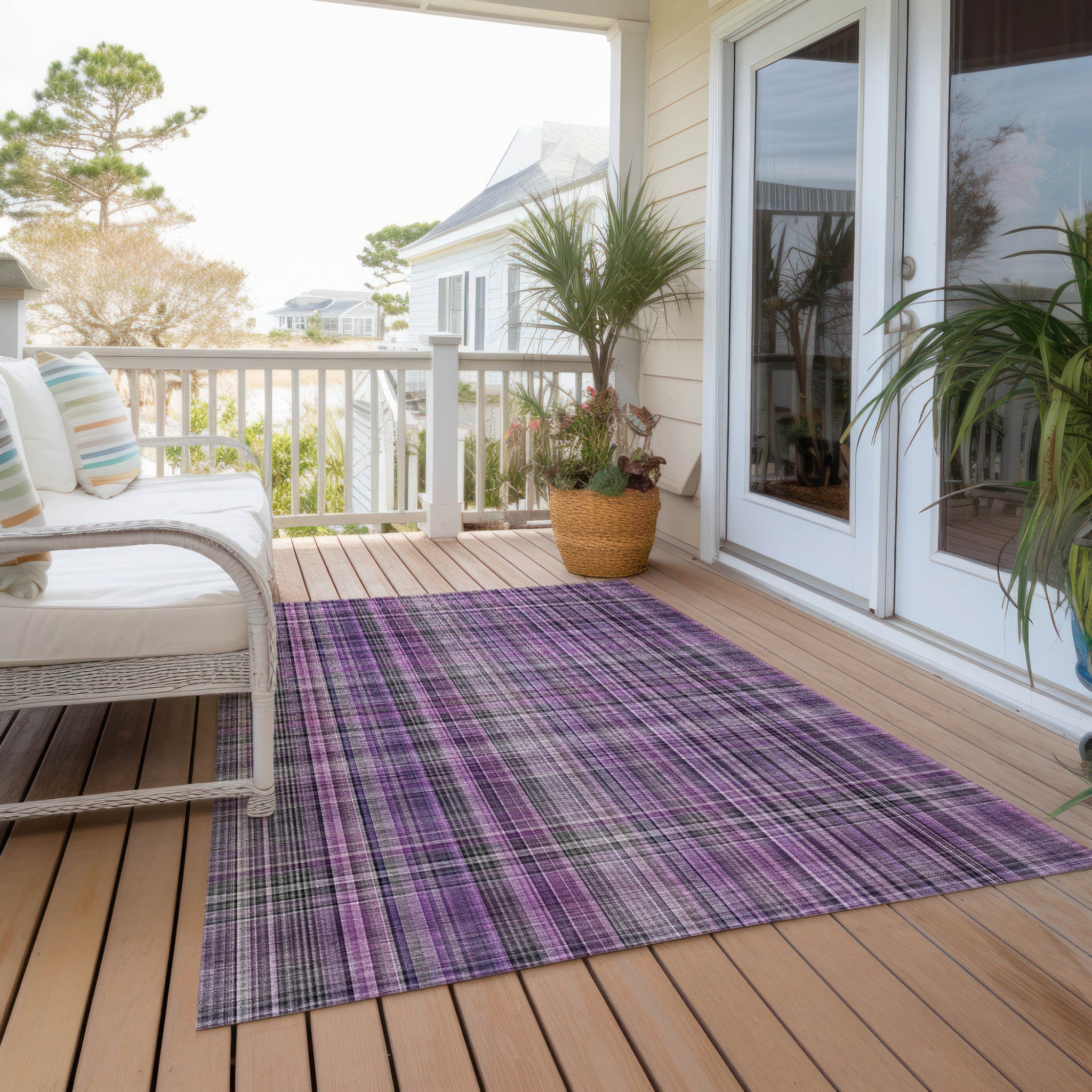 Stylish and Practical Washable Polyester Plaid Indoor-Outdoor Non-Skid and Stain-Resistant Area Rug Ideal for Homes with Pets