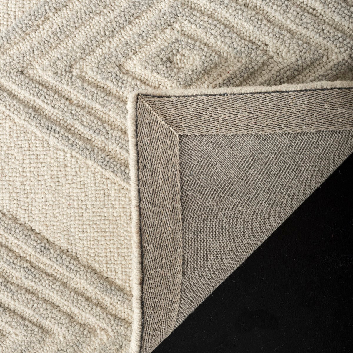 Safavieh Luxury Hand - Tufted Blossom Wool Pile Area Rug for Exquisite Home Decor