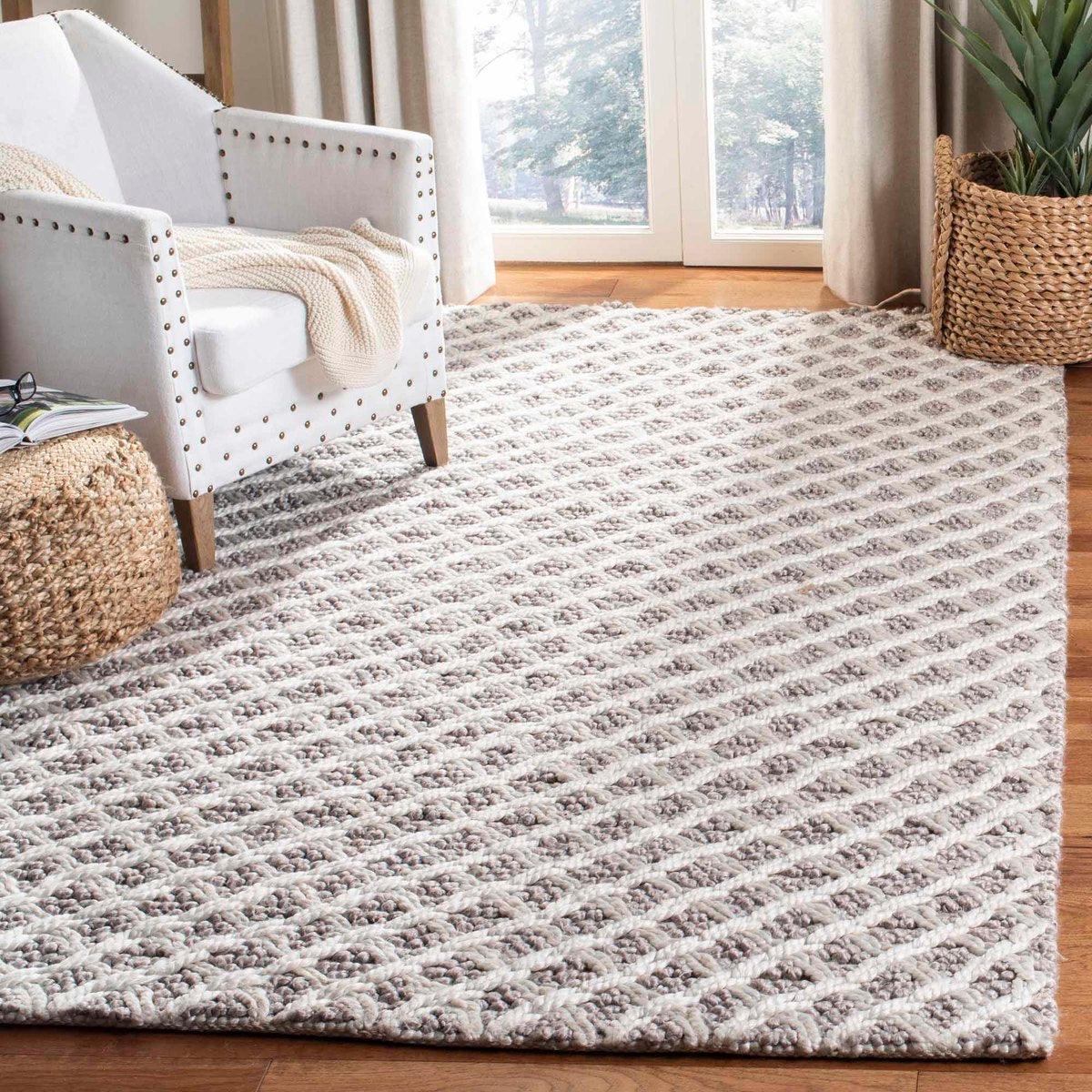 Luxurious Indian Hand-Woven Rectangular Rug with 8MM Premium Pile