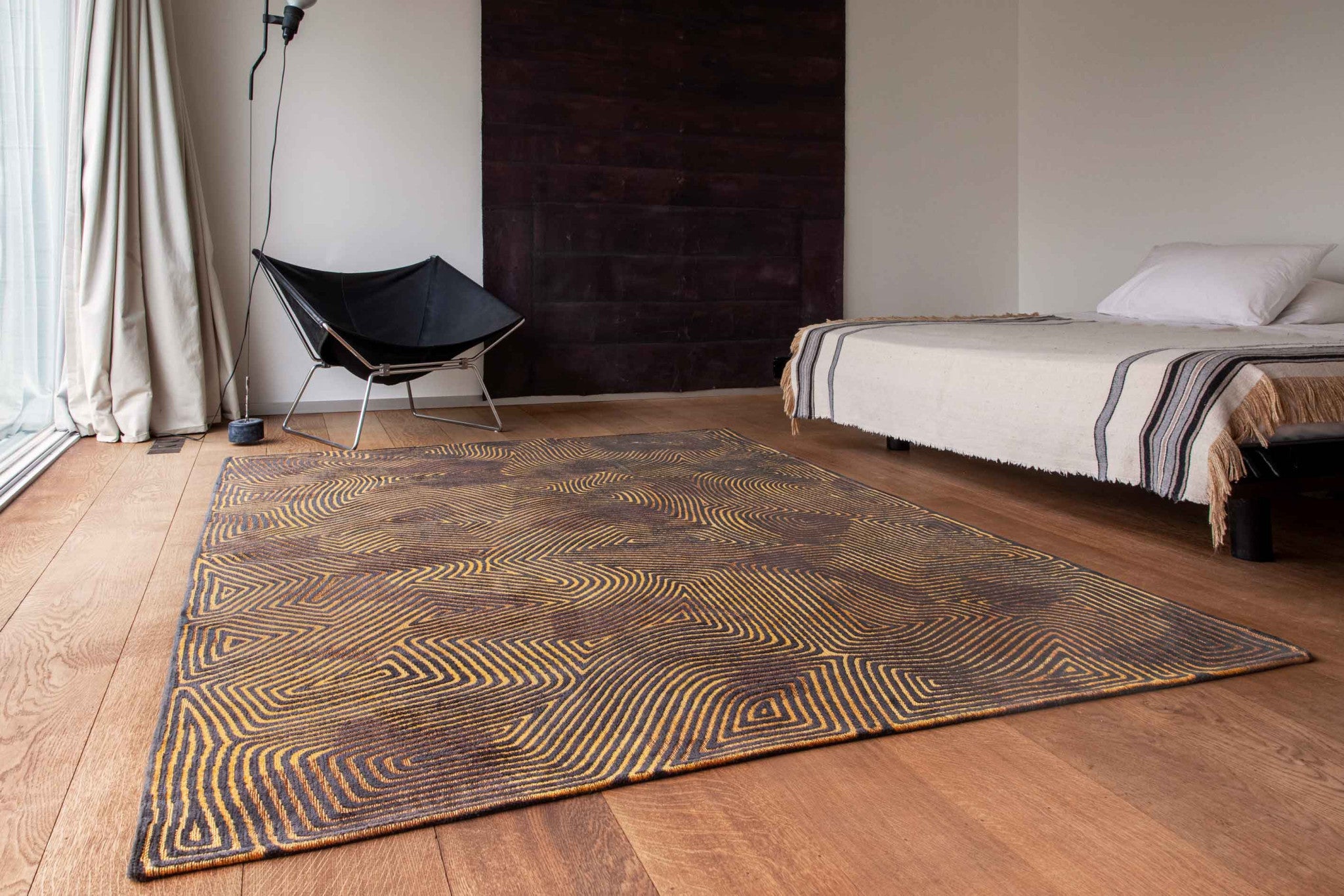 Modern 5' x 7' Black and Gold Abstract Non-Slip Area Rug for Comfortable Home Decor