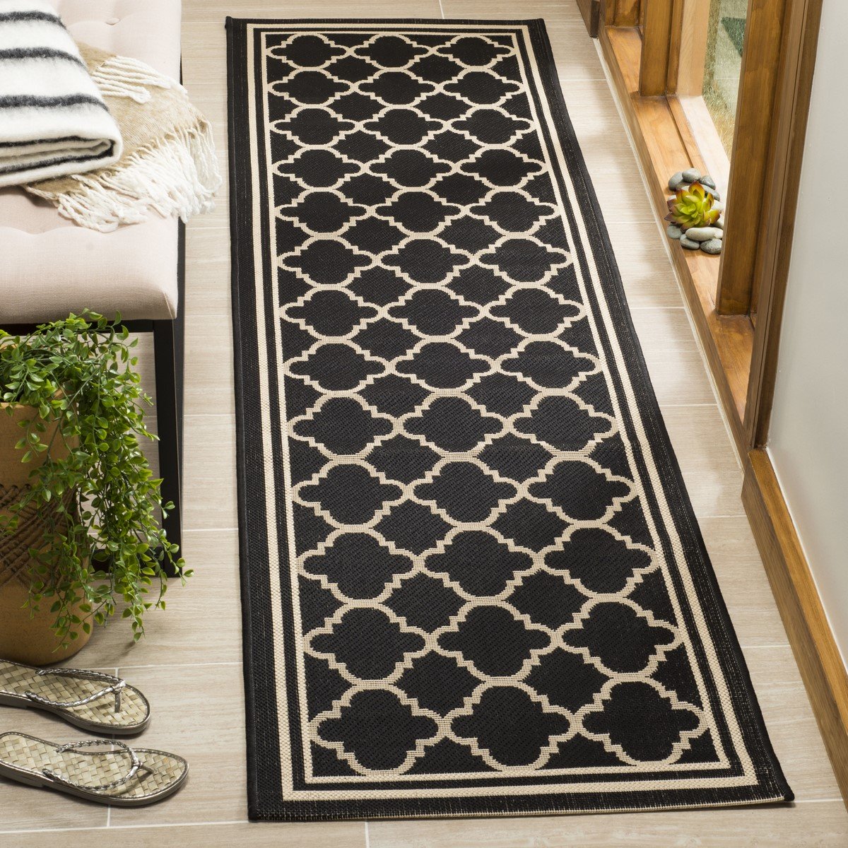 Stylish Courtyard Quatrefoil Pattern Indoor and Outdoor Area Rug with Weather-Resistant and Easy-Clean Features and Elegant Design