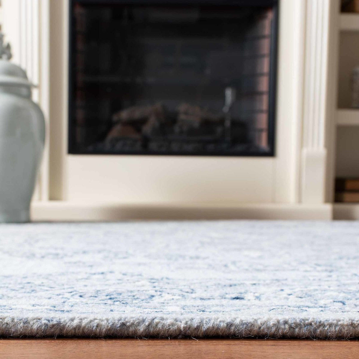Luxurious 7mm Pile Hand-Woven Wool & Cotton Traditional Rug from India with Elegant Design