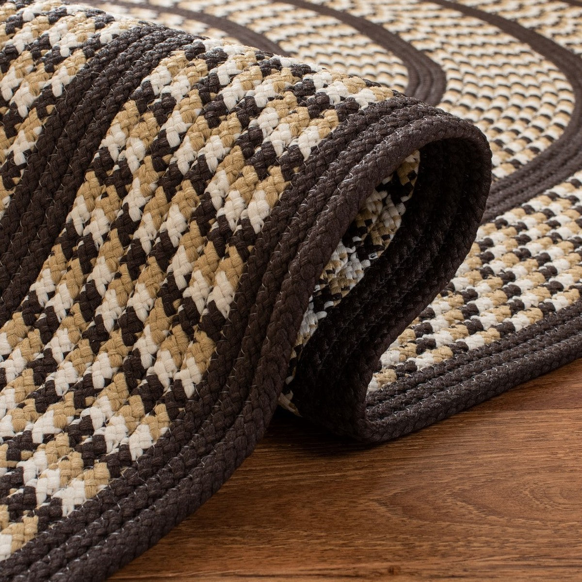 Stylish and Durable Braided Hand-Woven Reversible Polypropylene Floor Rug Ideal for Any Indoor Space
