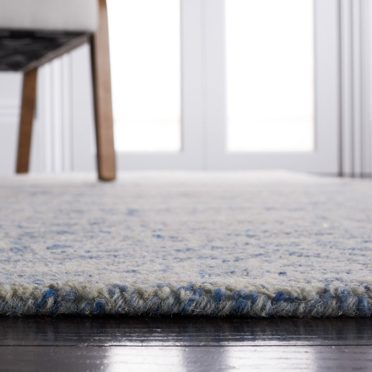 Luxurious Metro Hand - Crafted Indian Wool and Cotton Floor Rug with Latex Backing for a Comfortable Home Ambiance