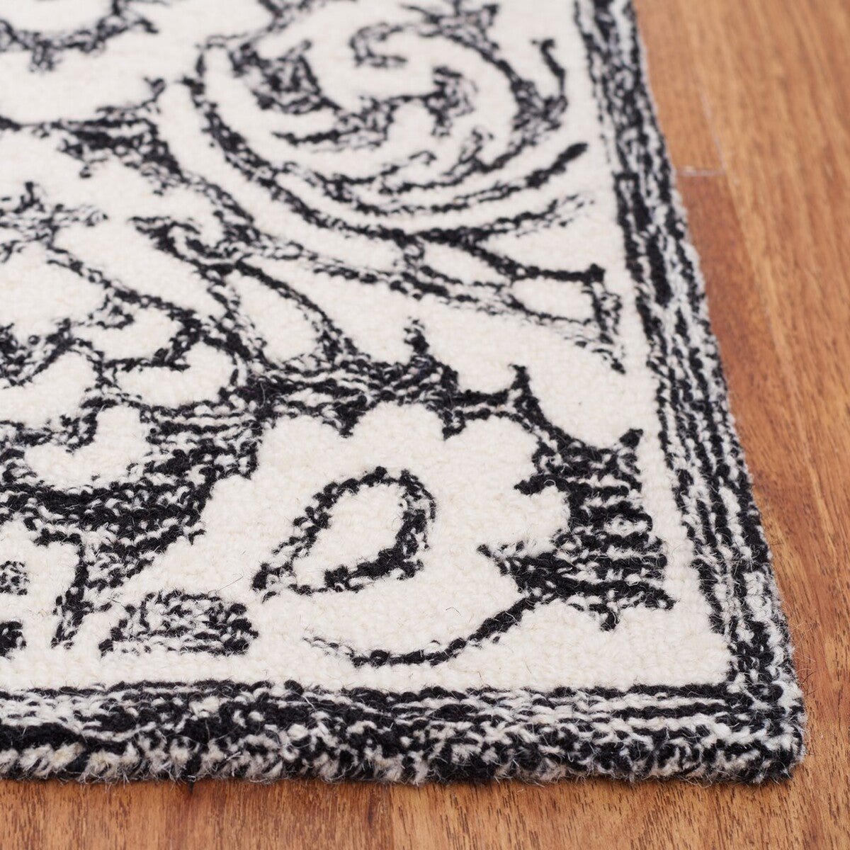 Exquisite Hand-Tufted Wool and Cotton Floral Rug - Adding a Touch of Countryside Allure to Your Cozy Living Spaces and Interior Decor