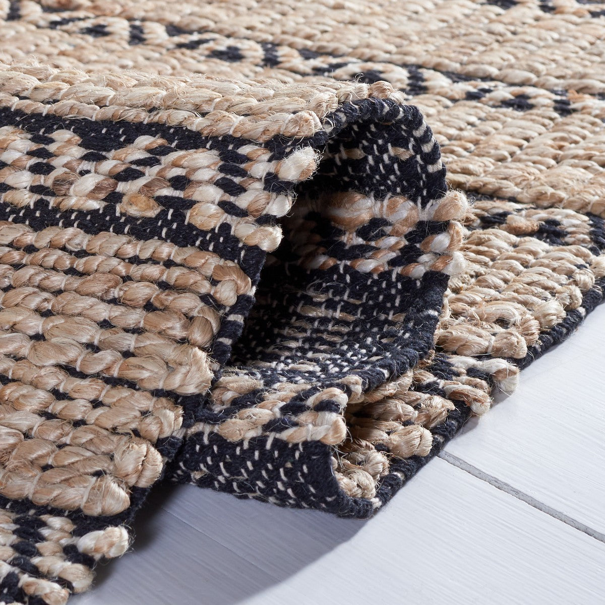 Eco-Friendly Flat Weave Rug Made of Jute and Cotton for Stylish Homes