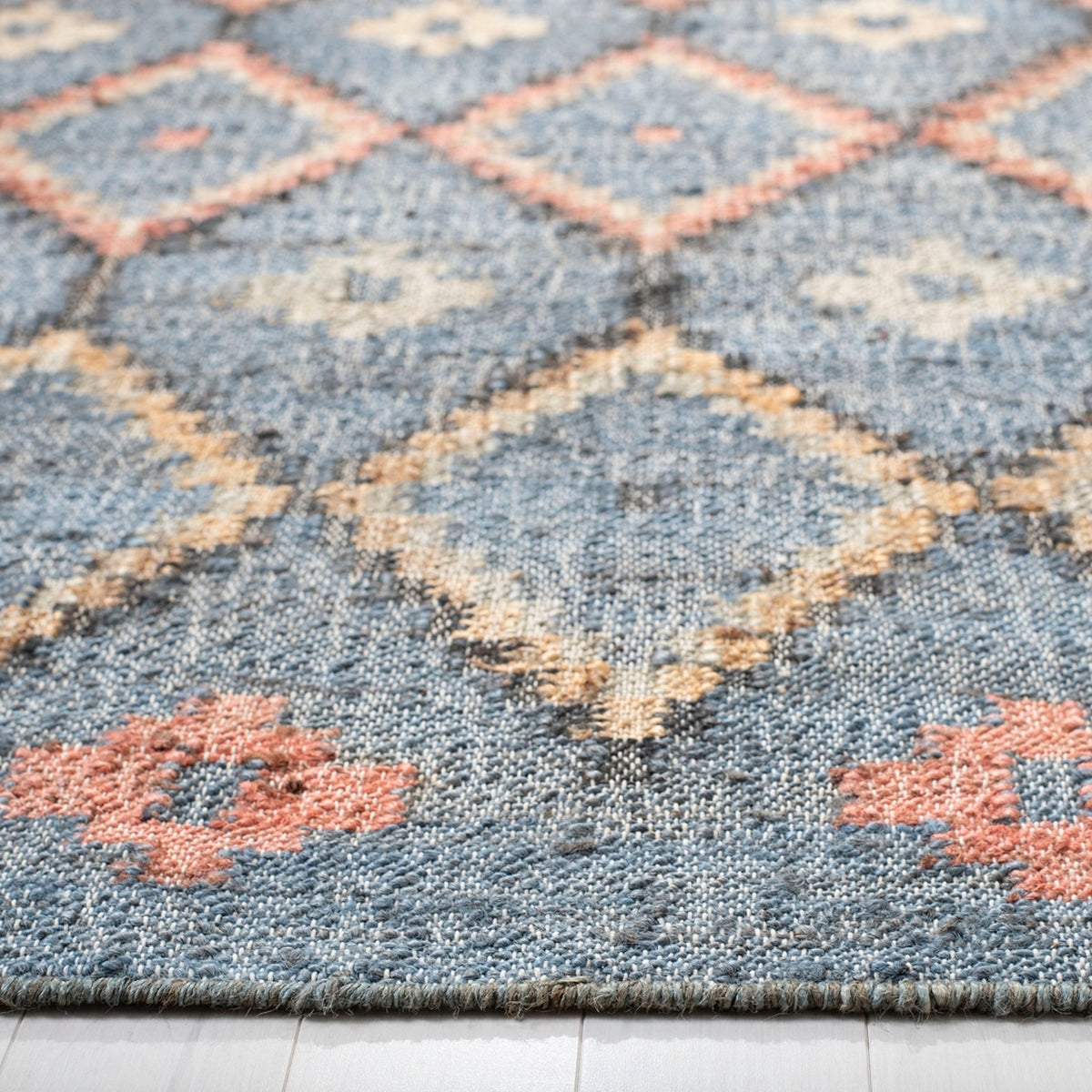 Eco-Friendly, Durable Indian Hand Loomed Jute and Cotton Kilim Rug for Stylish Homes