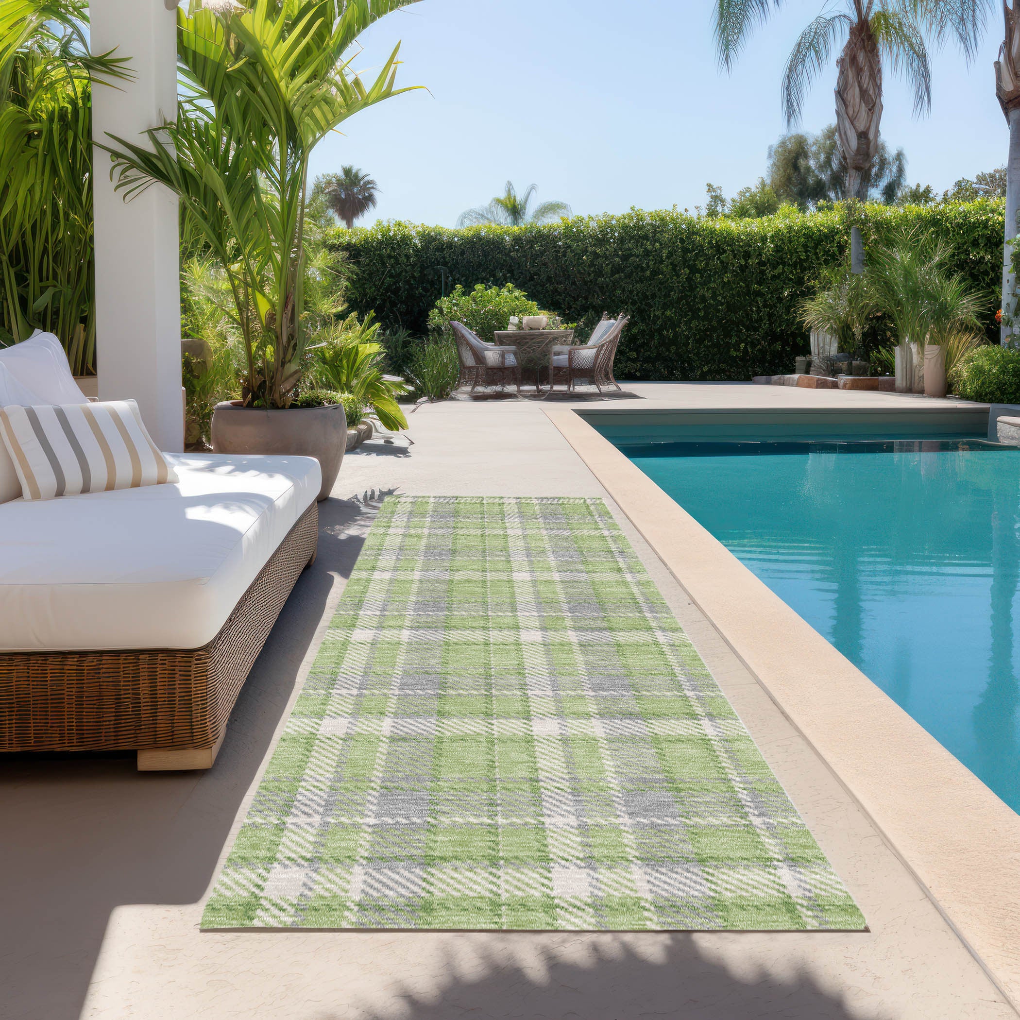 Indoor/Outdoor Stain-Resistant Non-Skid Washable Plaid Runner Rug for Pets
