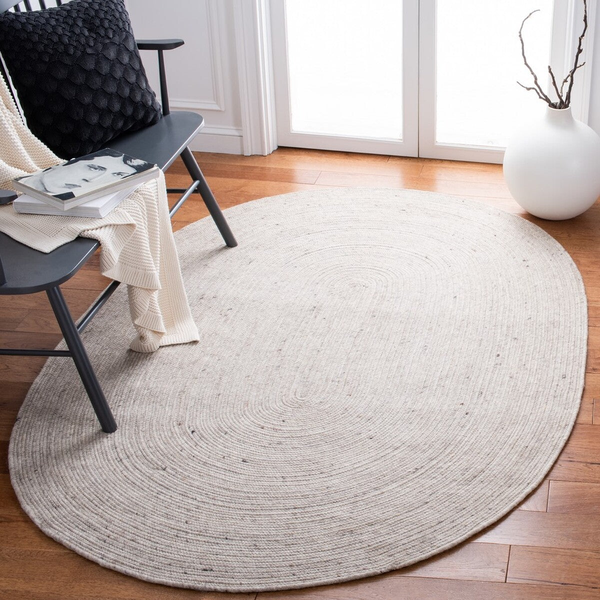 Stylish and Durable Hand - Braided Contemporary Rug: 60% Wool, 40% Cotton