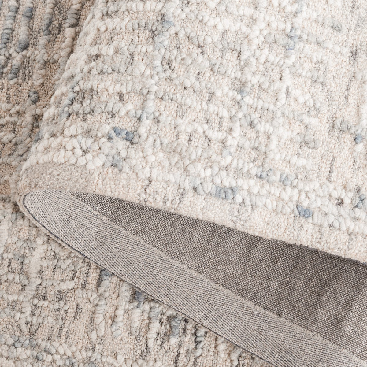 Exquisite Hand-Tufted Contemporary Rug - 80% Wool, Luxury Design from India for Your Home