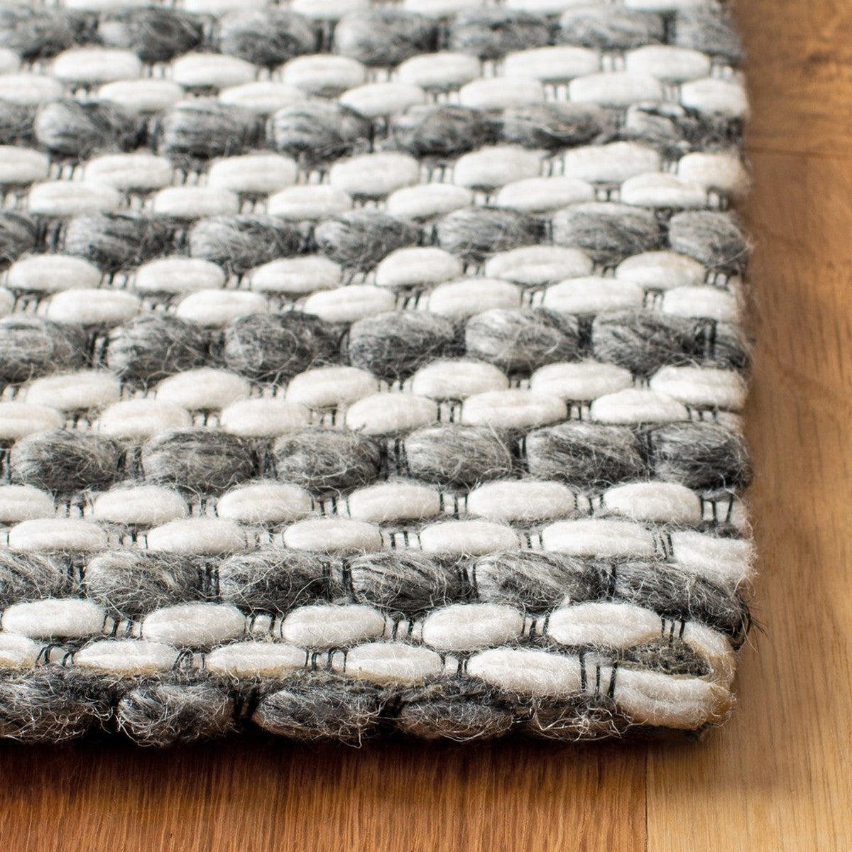 Exquisite Marbella Contemporary Flat - Woven Rug Crafted from a Luxurious Blend of Wool and Cotton for Elegant Home Decor