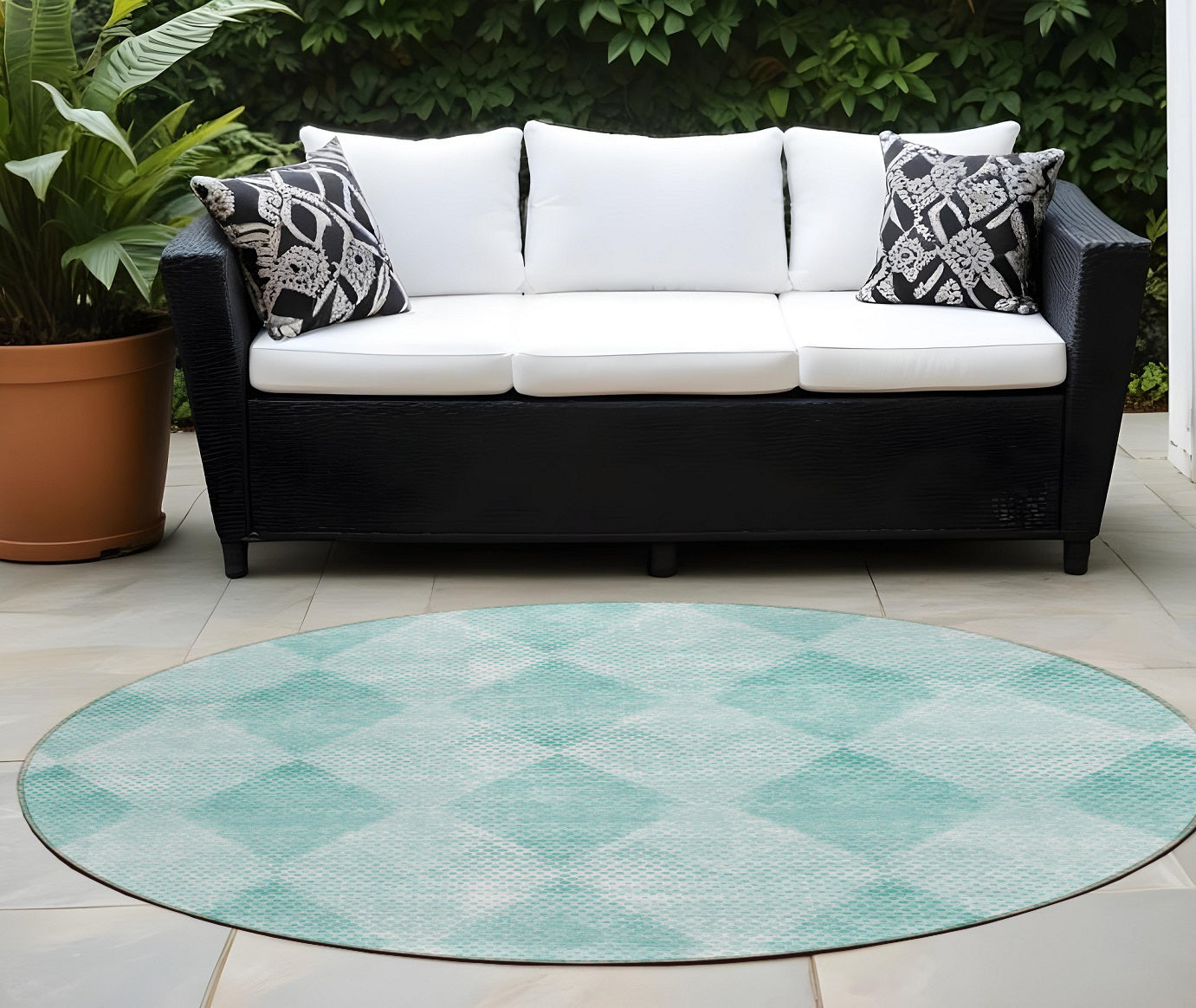 Stylish Blue Geometric Washable & Stain-Resistant Runner Rug for Indoor/Outdoor Spaces