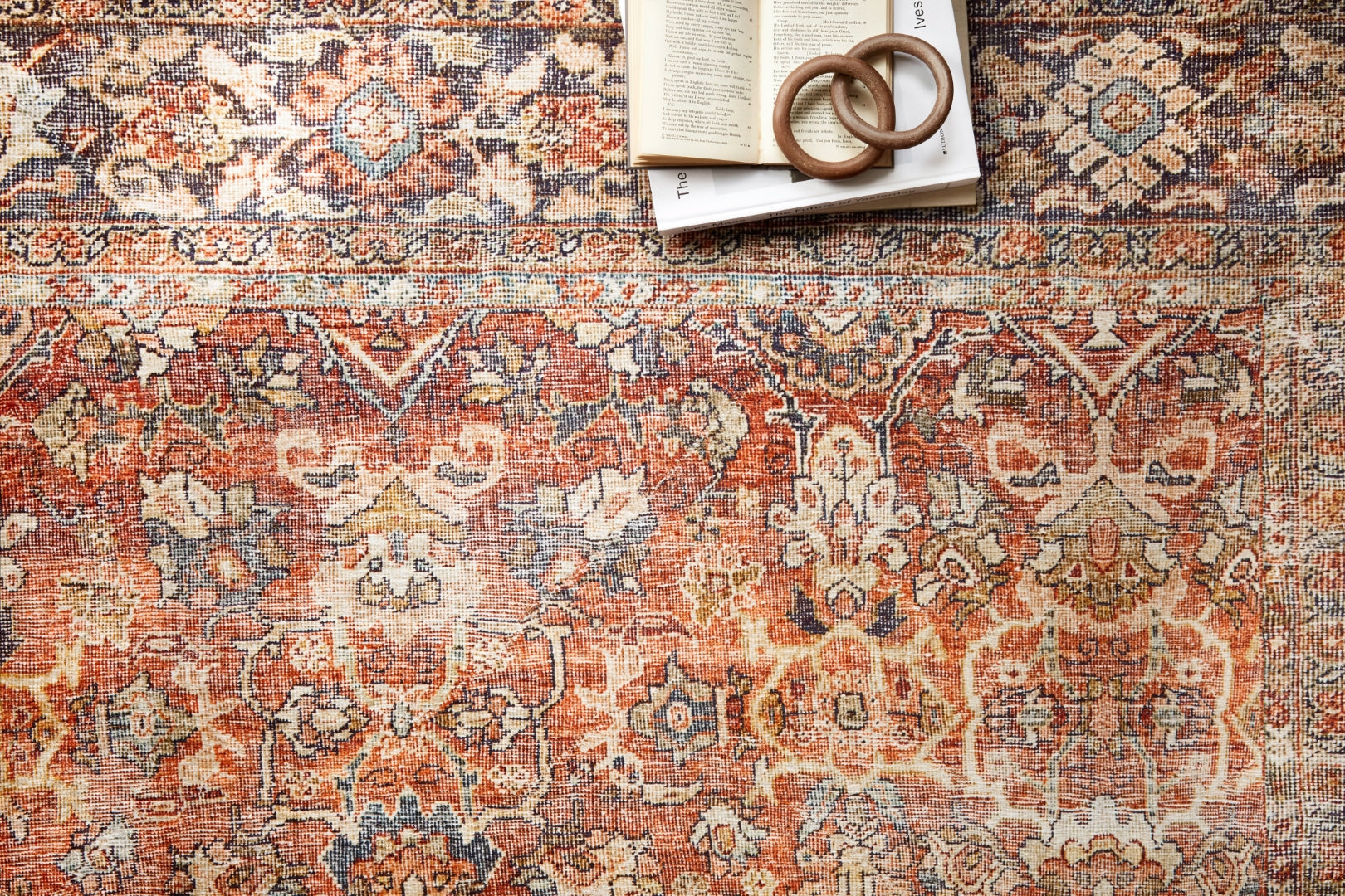Layla Vintage-Style Power Loomed 100% Polyester Rug for Elegant and Timeless Decor