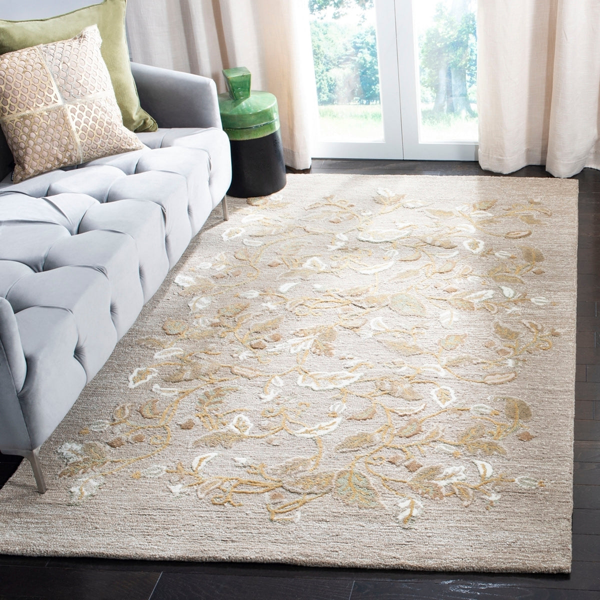 High - Quality Artisan Hand - Tufted Martha Autumn Woods Rug Featuring a Stunning Vivid Floral Motif in Warm Autumnal Tones