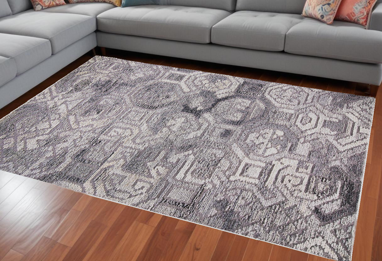 Exquisite Hand-Tufted Wool Area Rug in Gray and Ivory Tones for Sophisticated Home Decor