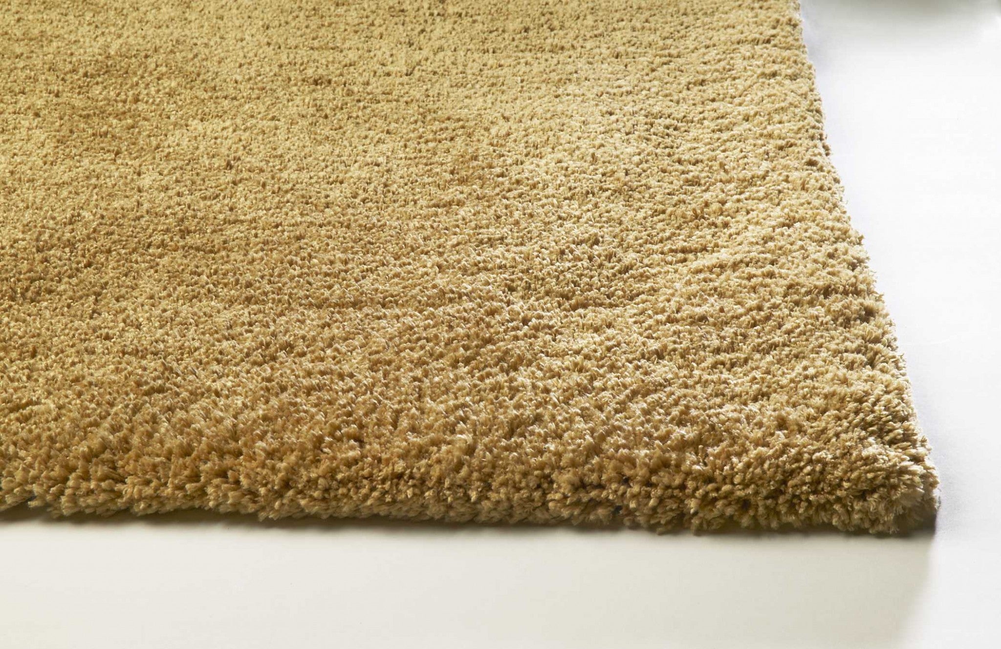 Exquisite Hand-Woven Luxury Gold Shag Area Rug Crafted from Polyester with Cotton Backing for Contemporary Elegance in Your Home
