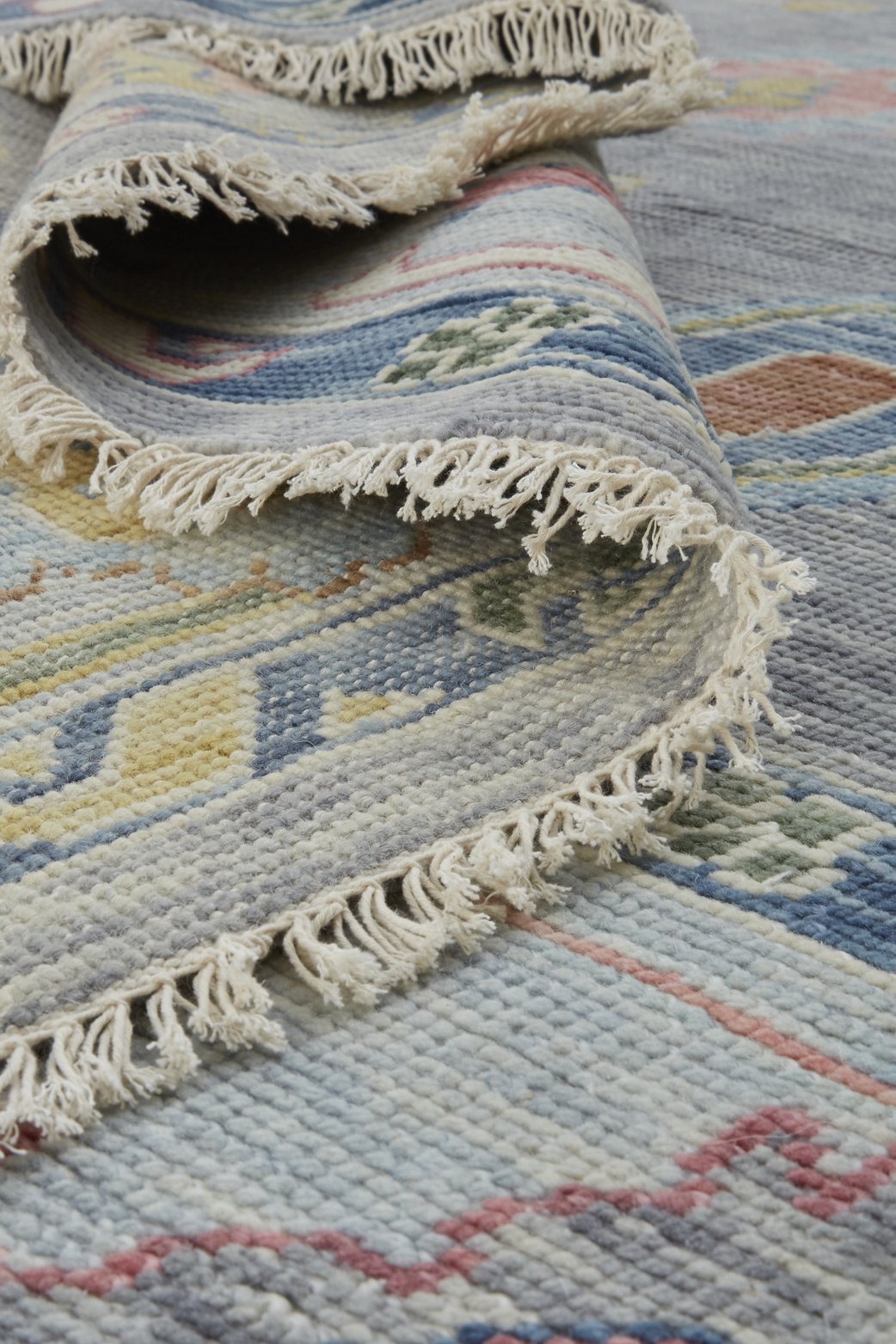 Karina Handmade Wool Rug: Timeless Design with Modern Practicality for Fine Decor