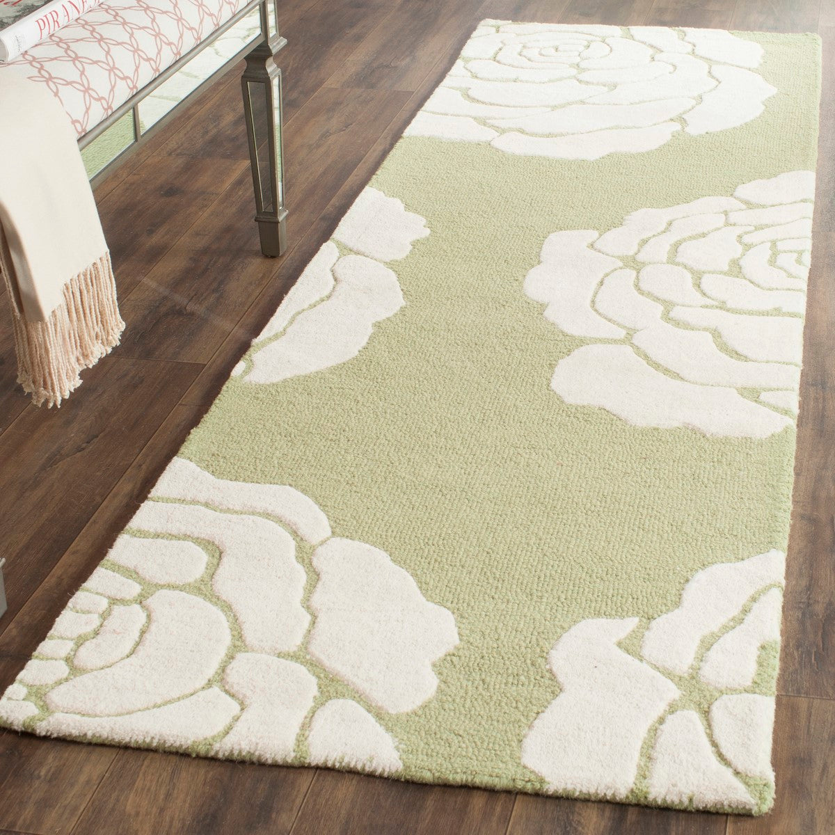 Safavieh Cambridge Hand-Tufted Wool Area Rug - Luxurious Plush Design for Contemporary Elegance in Every Room's Interior Decor