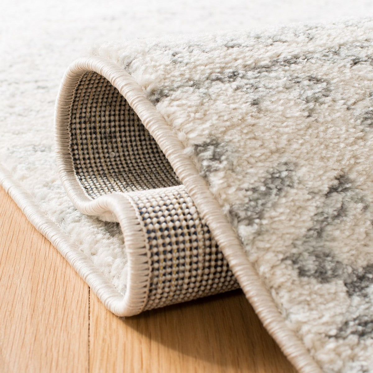 Elegant Power Loomed Rectangle Rug in Durable Polypropylene, Made in Turkey